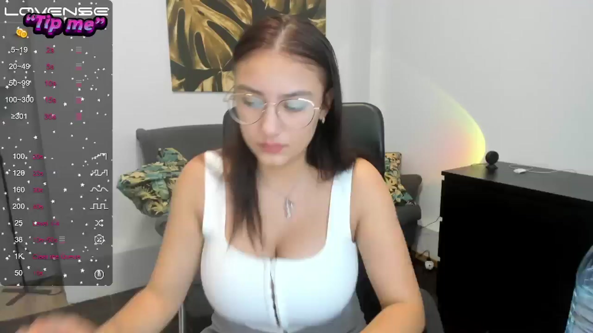 Gallery image thumbnail from SunfLowerr's myfreecams stream on, 10/24/2024, 17:44 image 10 of 20