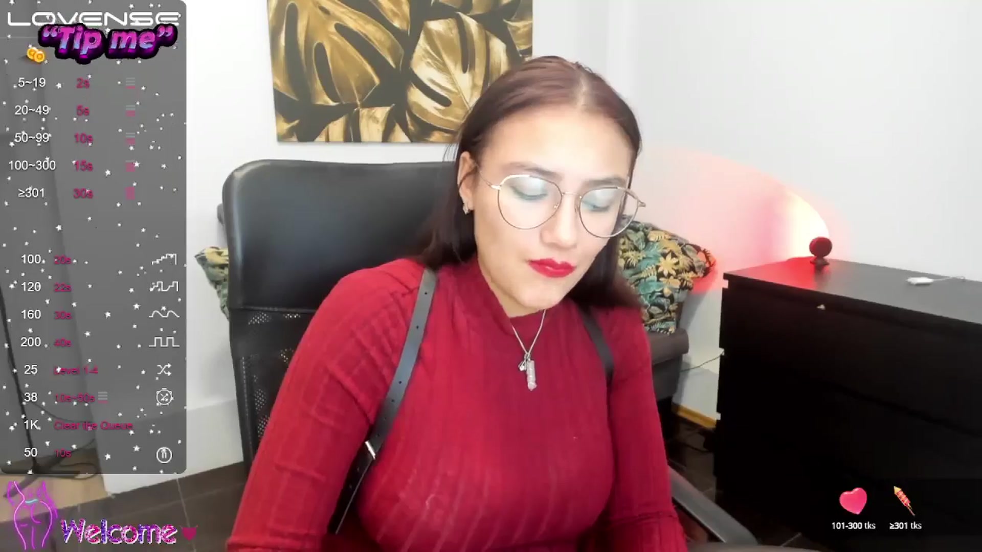 Gallery image thumbnail from SunfLowerr's myfreecams stream on, 10/25/2024, 19:50 image 12 of 20