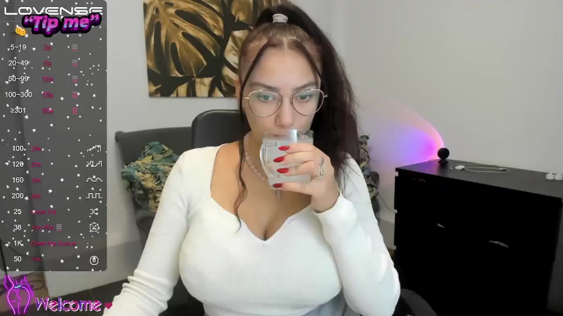 Gallery image thumbnail from SunfLowerr's myfreecams stream on, 10/28/2024, 13:54 image 3 of 20