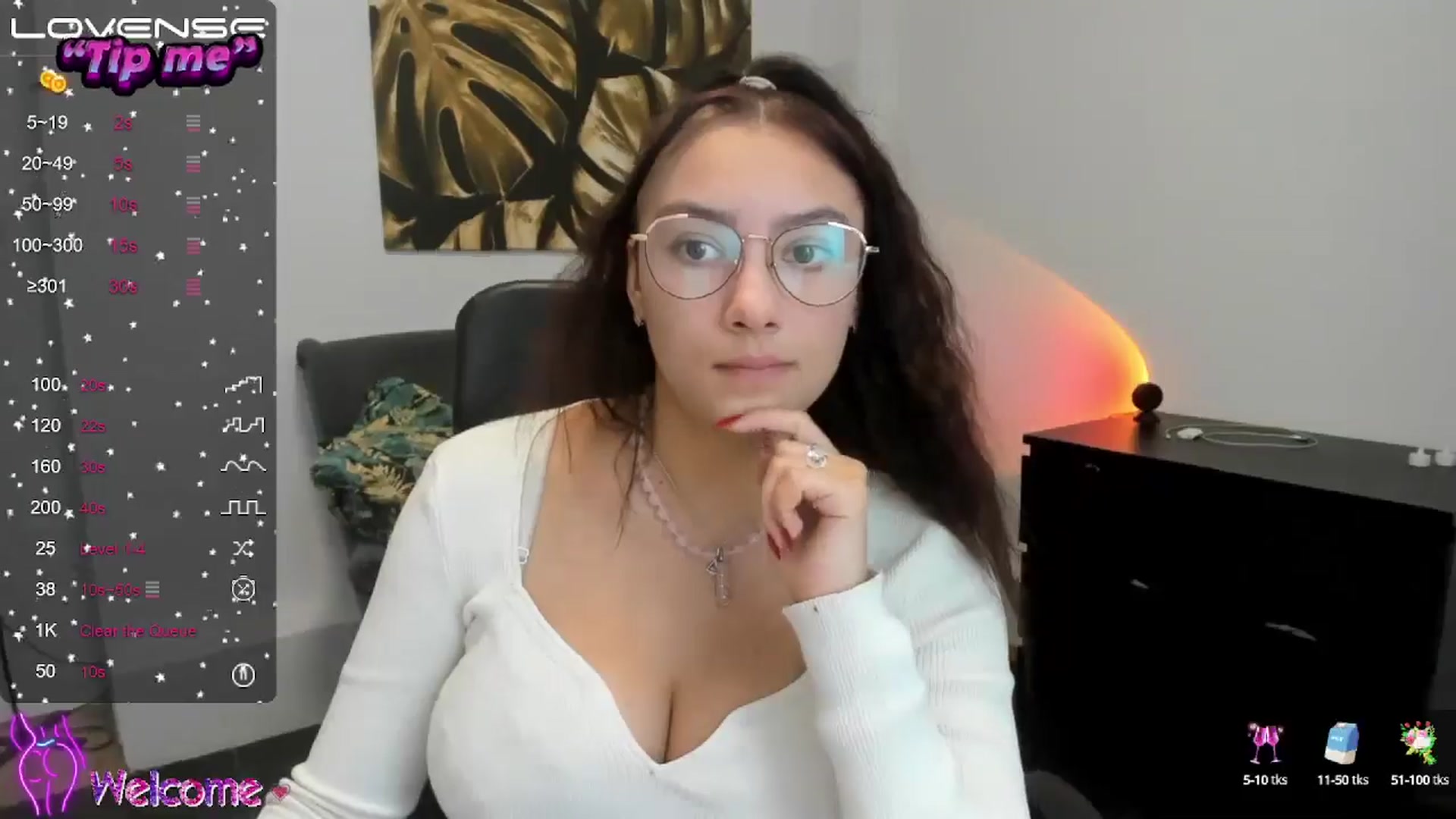 Gallery image thumbnail from SunfLowerr's myfreecams stream on, 10/28/2024, 14:36 image 16 of 20