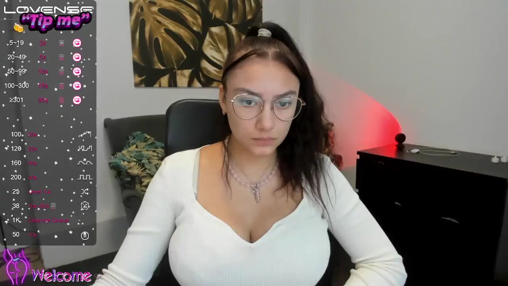 Gallery image thumbnail from SunfLowerr's myfreecams stream on, 10/28/2024, 14:36 image 10 of 20