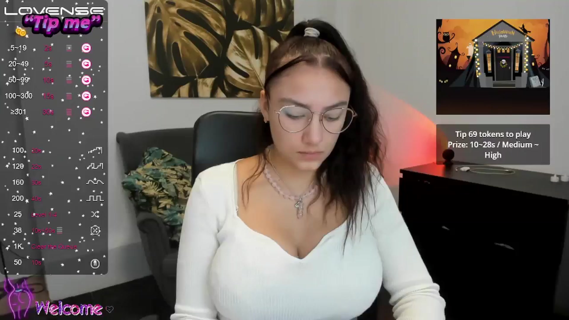 Gallery image thumbnail from SunfLowerr's myfreecams stream on, 10/28/2024, 14:36 image 7 of 20