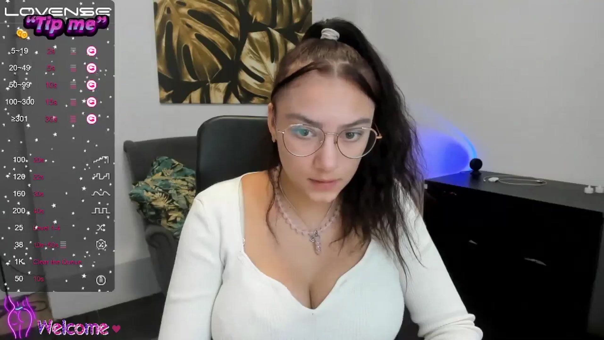 Gallery image thumbnail from SunfLowerr's myfreecams stream on, 10/28/2024, 14:36 image 11 of 20
