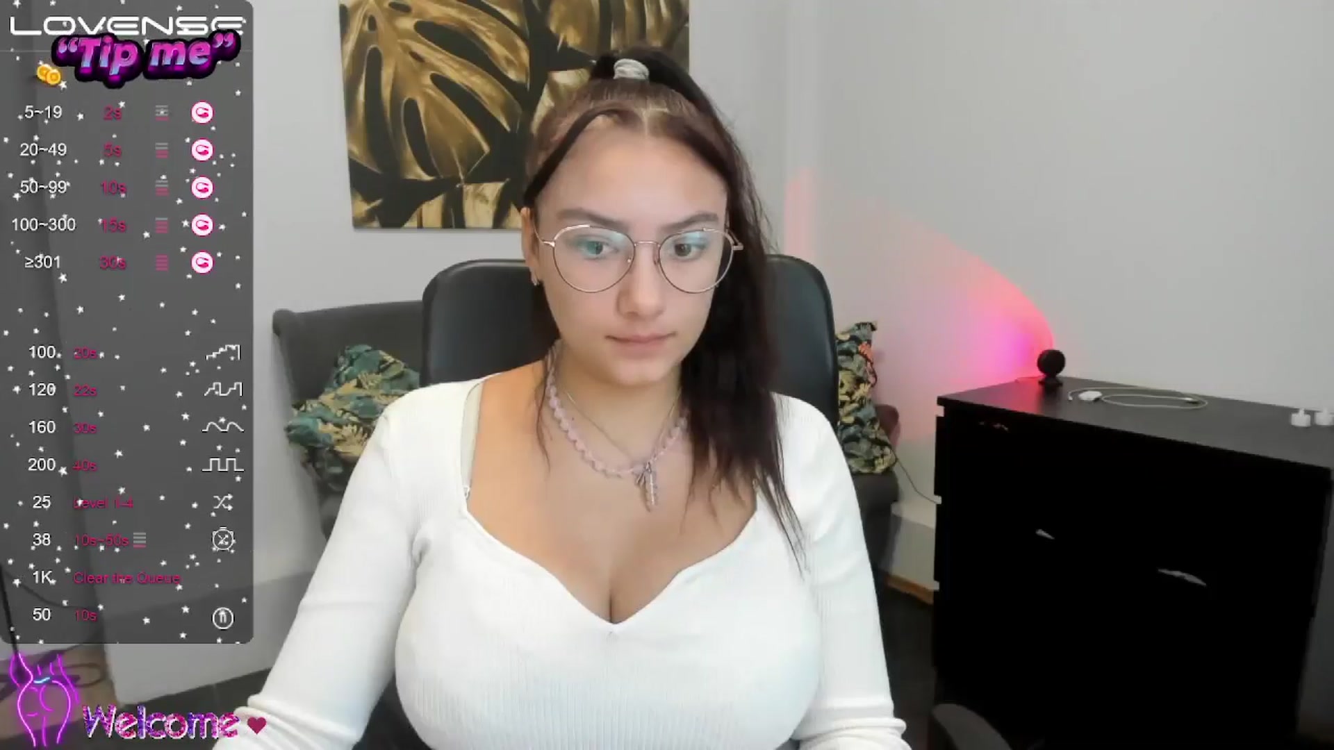 Gallery image thumbnail from SunfLowerr's myfreecams stream on, 10/28/2024, 14:36 image 15 of 20