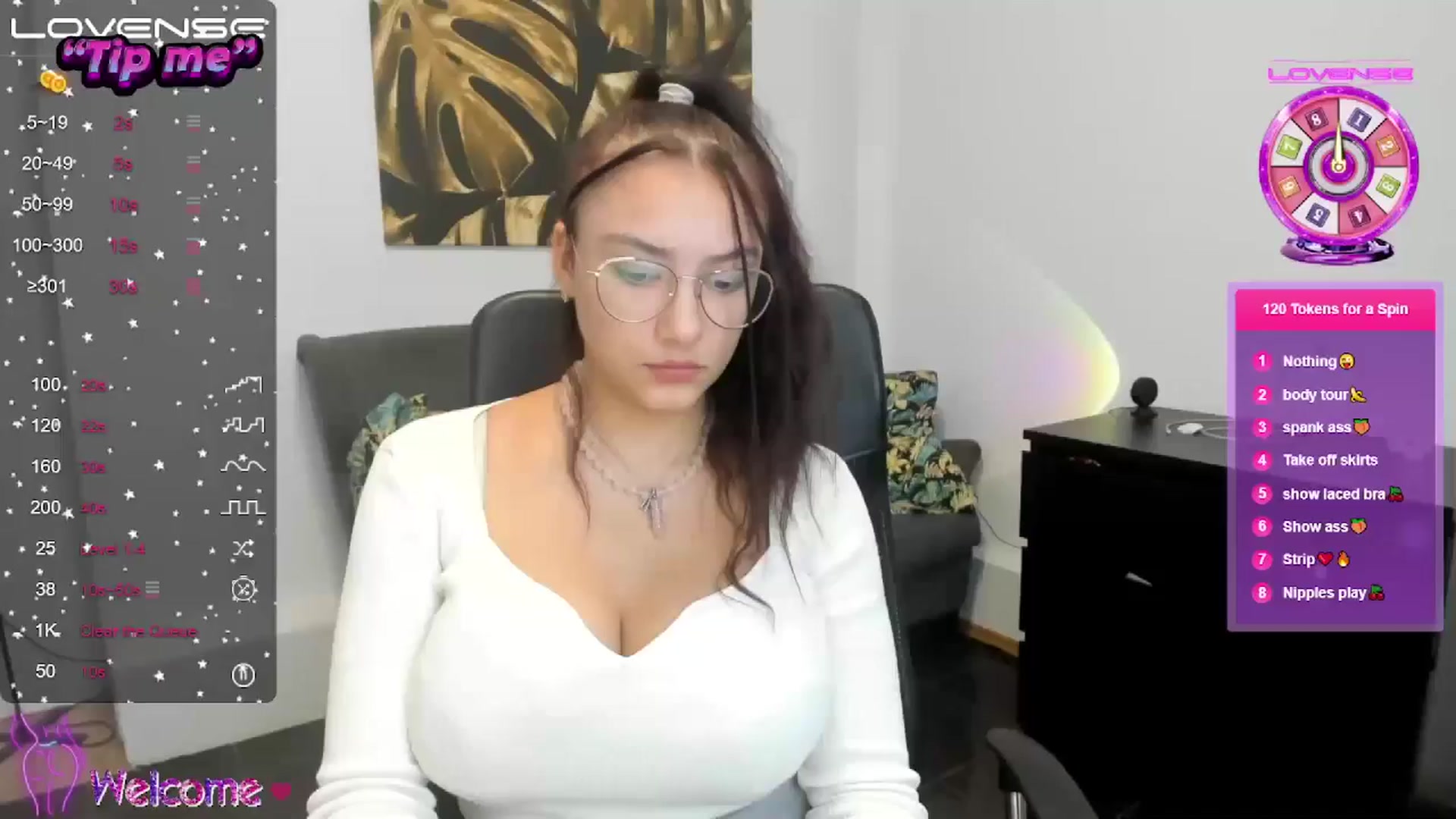 Gallery image thumbnail from SunfLowerr's myfreecams stream on, 10/28/2024, 16:37 image 10 of 20