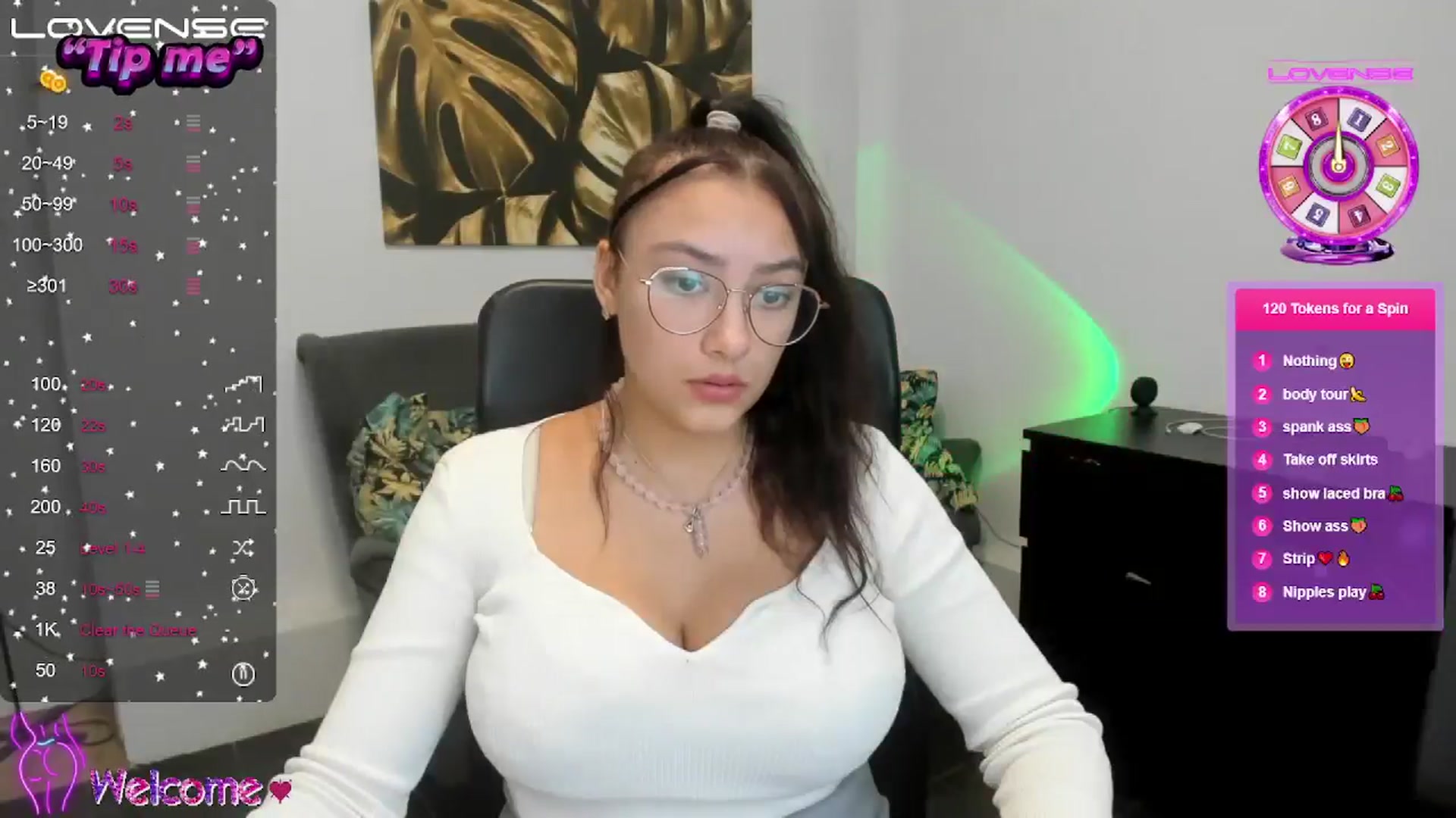 Gallery image thumbnail from SunfLowerr's myfreecams stream on, 10/28/2024, 16:37 image 16 of 20
