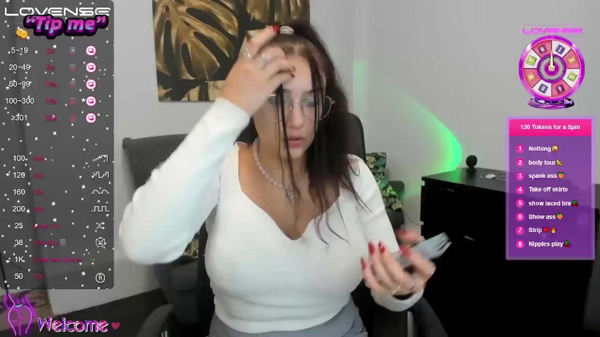 Gallery image thumbnail from SunfLowerr's myfreecams stream on, 10/28/2024, 18:04 image 13 of 20