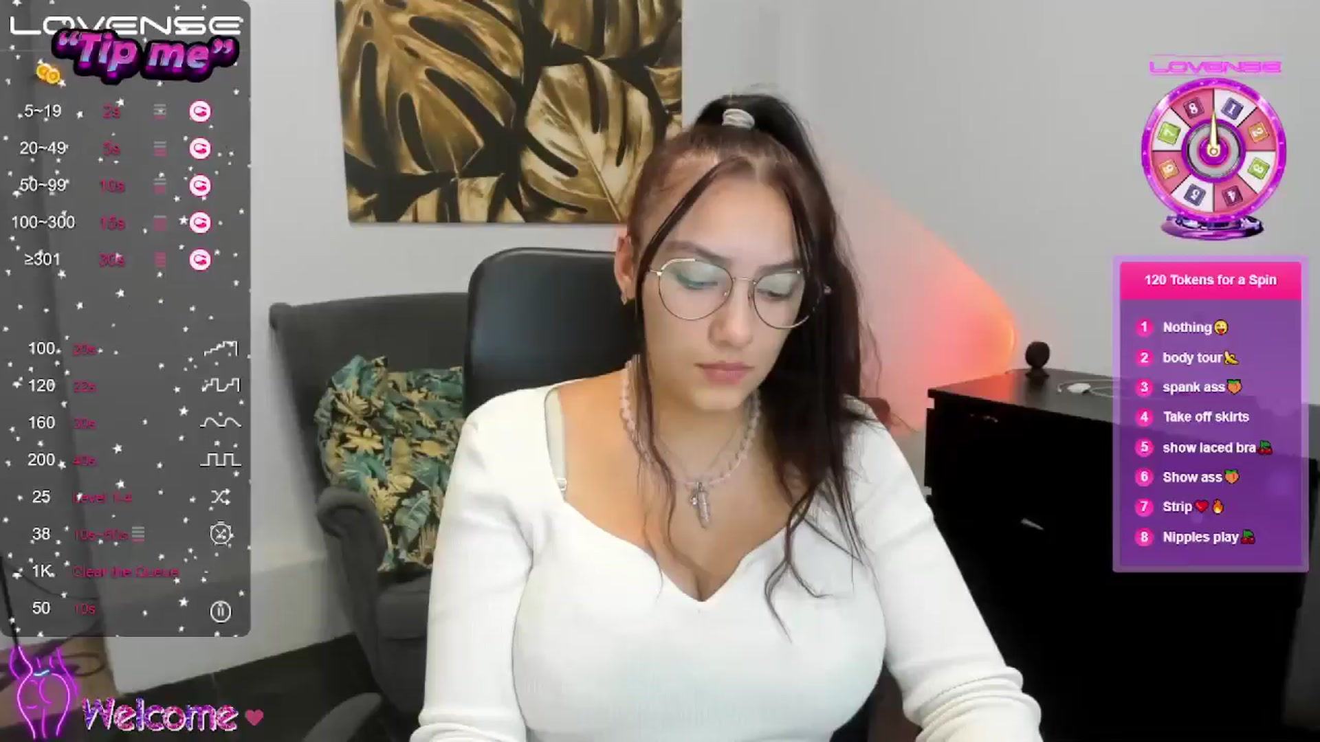 Gallery image thumbnail from SunfLowerr's myfreecams stream on, 10/28/2024, 18:04 image 15 of 20
