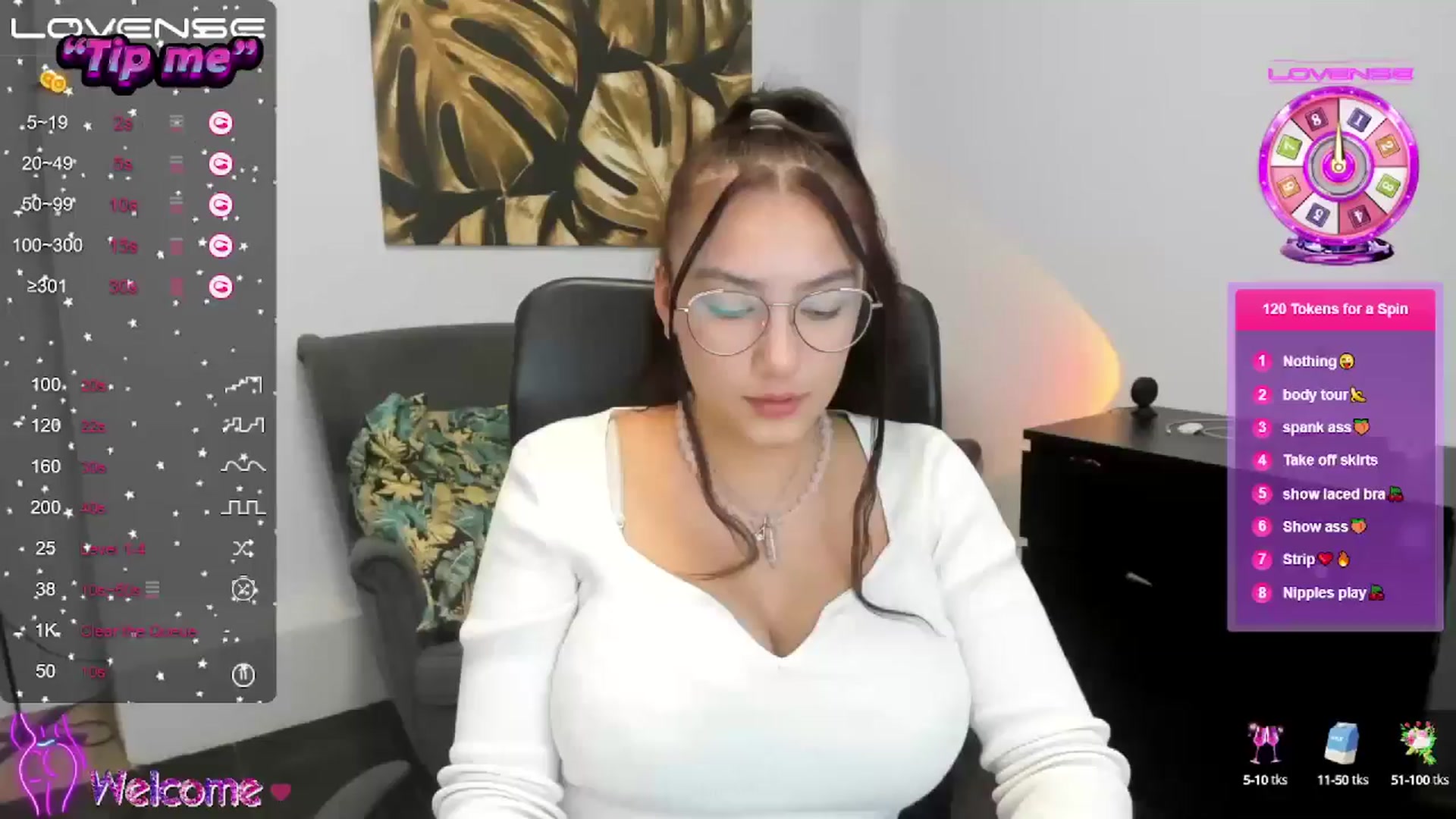 Gallery image thumbnail from SunfLowerr's myfreecams stream on, 10/28/2024, 18:04 image 17 of 20