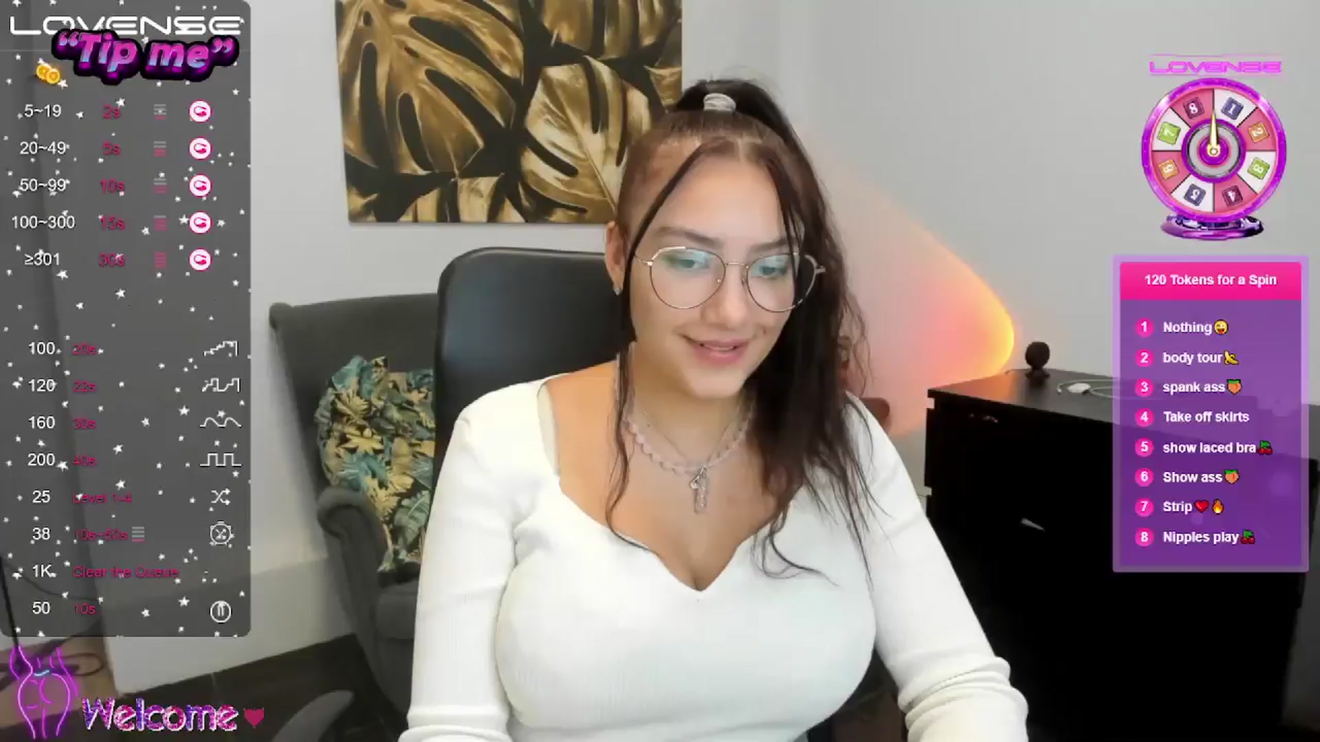 Gallery image thumbnail from SunfLowerr's myfreecams stream on, 10/28/2024, 18:04 image 7 of 20