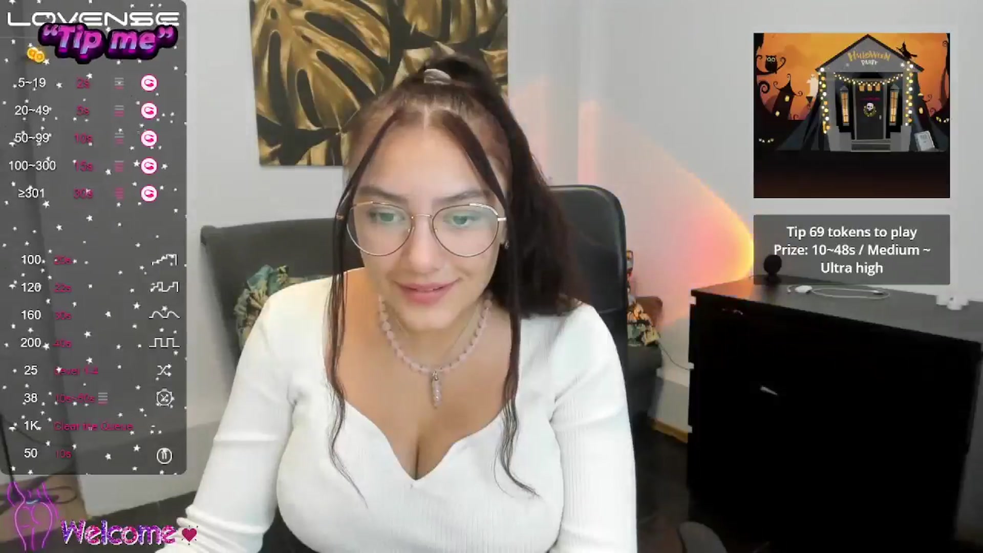 Gallery image thumbnail from SunfLowerr's myfreecams stream on, 10/28/2024, 18:04 image 19 of 20