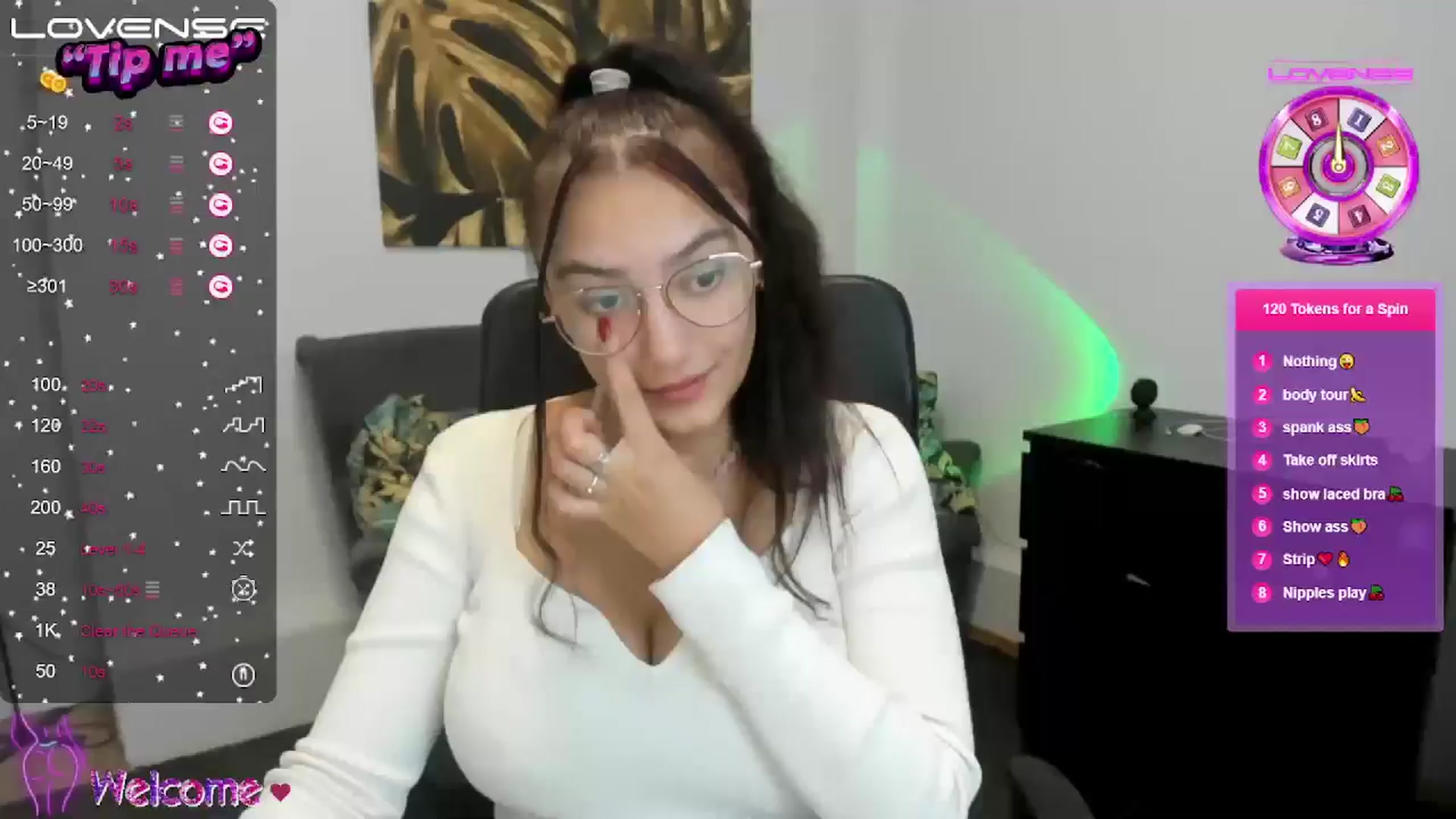 Gallery image thumbnail from SunfLowerr's myfreecams stream on, 10/28/2024, 18:04 image 16 of 20