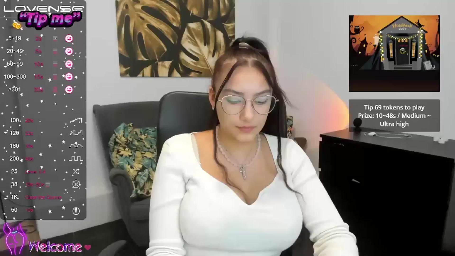 Gallery image thumbnail from SunfLowerr's myfreecams stream on, 10/28/2024, 18:04 image 18 of 20