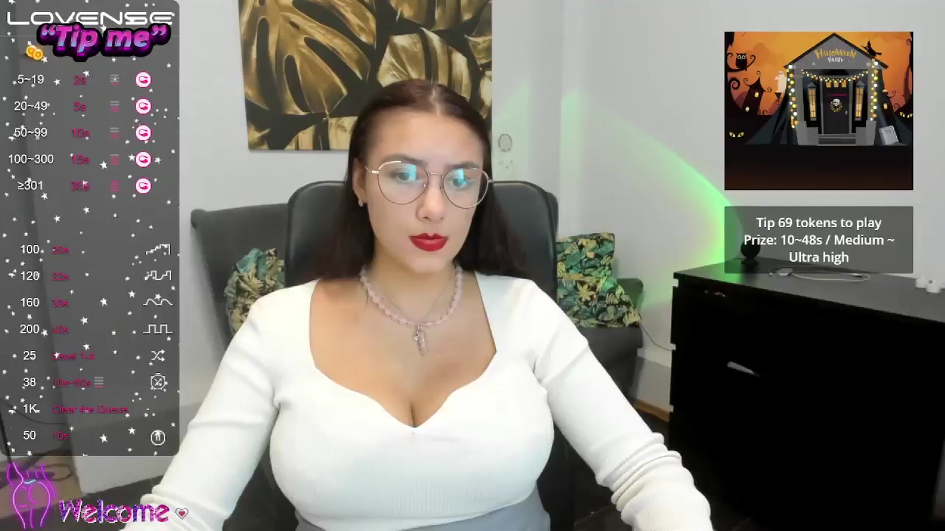 Gallery image thumbnail from SunfLowerr's myfreecams stream on, 10/28/2024, 21:05 image 16 of 20