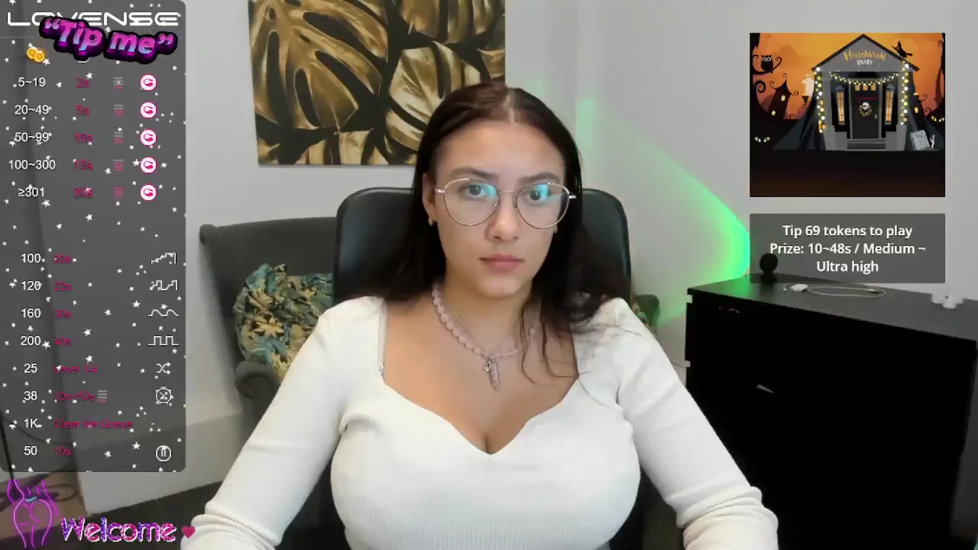 Gallery image thumbnail from SunfLowerr's myfreecams stream on, 10/28/2024, 21:05 image 6 of 20