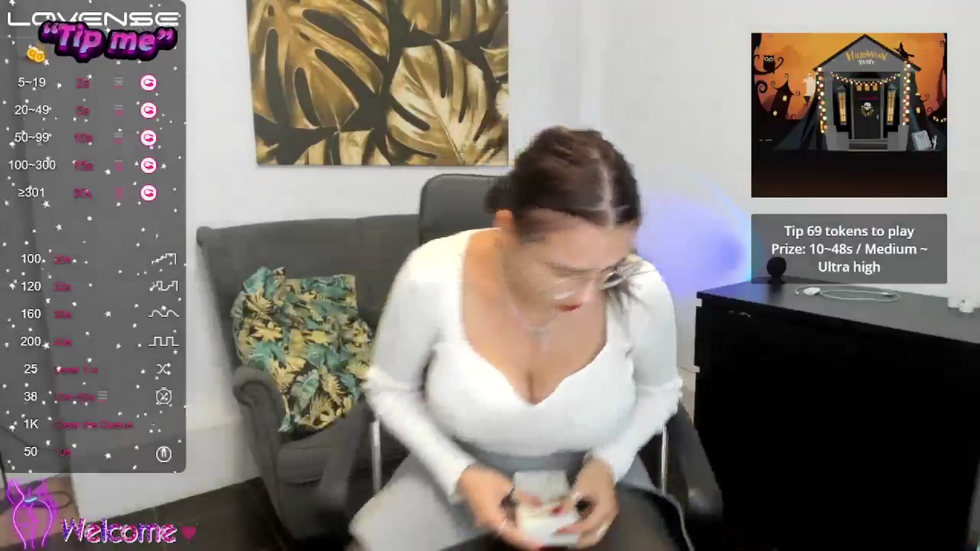 Gallery image thumbnail from SunfLowerr's myfreecams stream on, 10/28/2024, 21:05 image 9 of 20