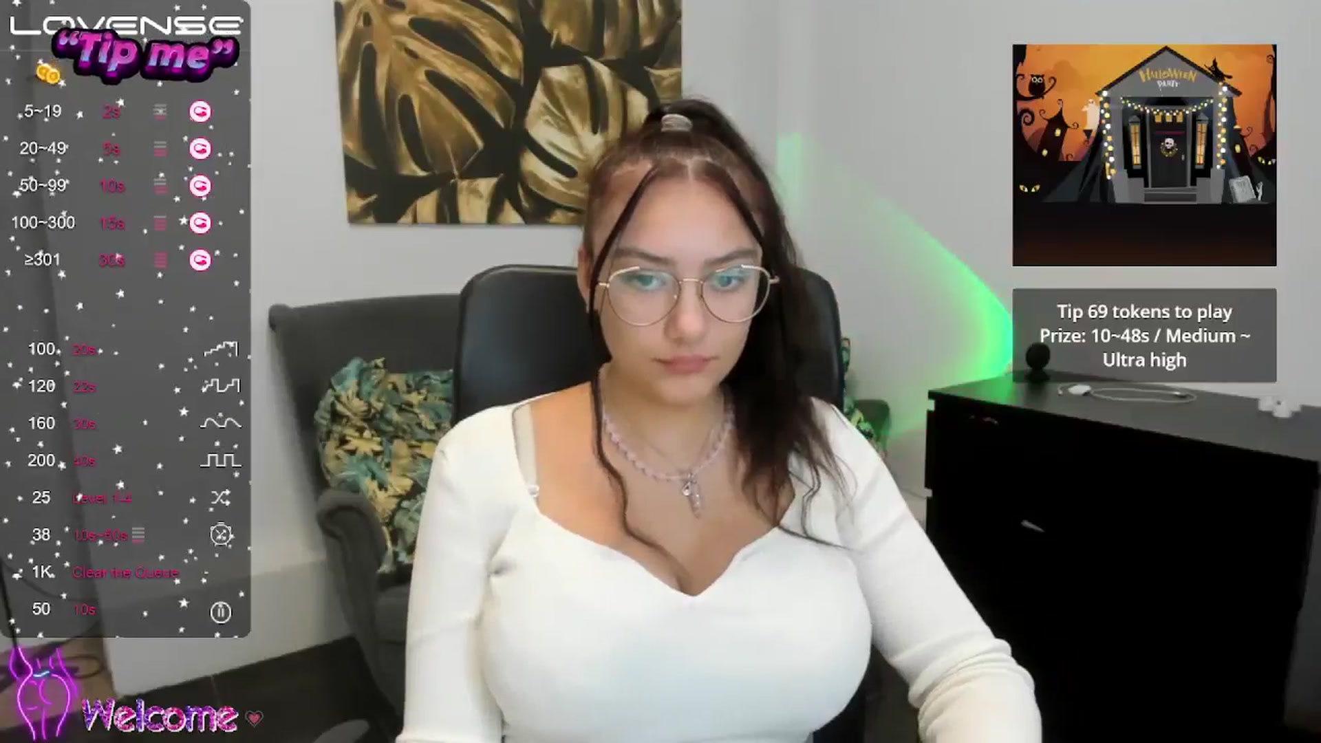Gallery image thumbnail from SunfLowerr's myfreecams stream on, 10/28/2024, 21:05 image 3 of 20