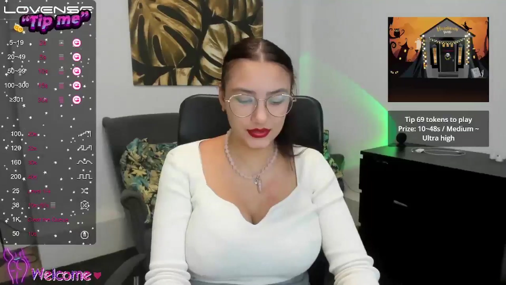 Gallery image thumbnail from SunfLowerr's myfreecams stream on, 10/28/2024, 21:05 image 11 of 20