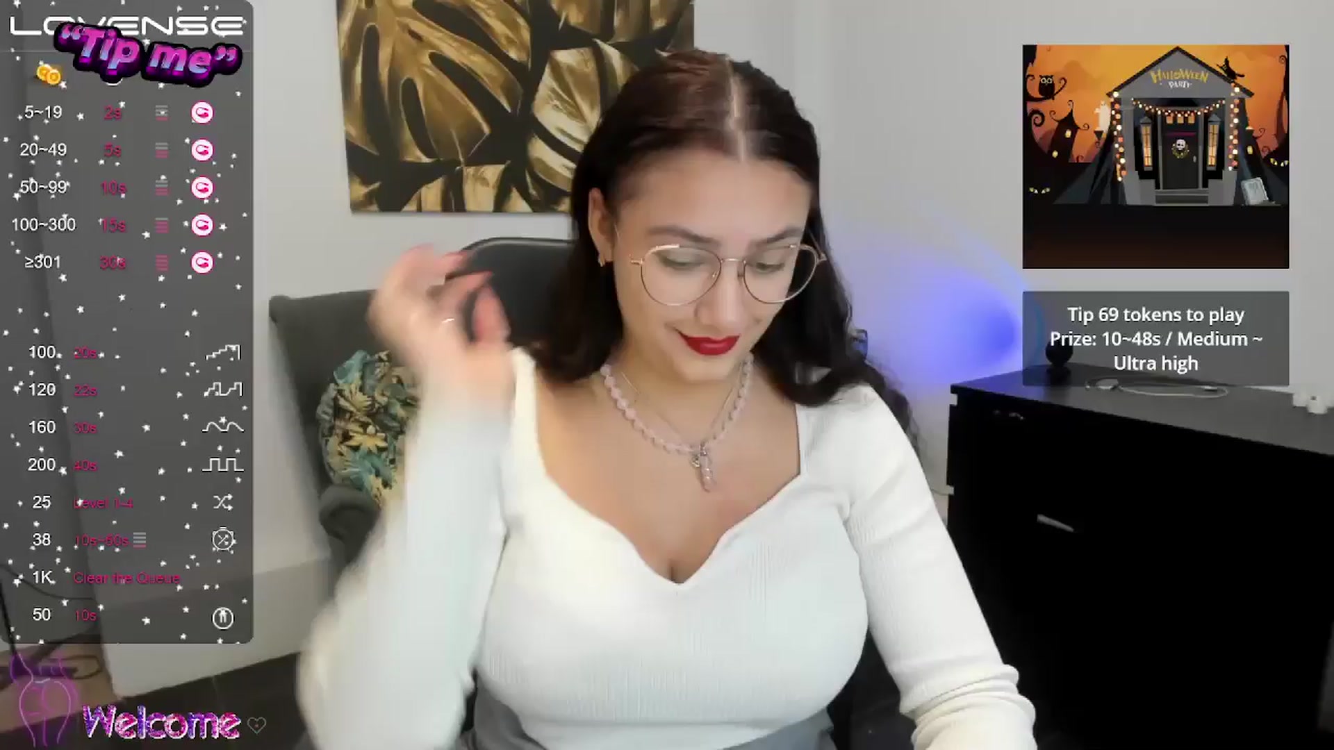 Gallery image thumbnail from SunfLowerr's myfreecams stream on, 10/28/2024, 21:05 image 13 of 20