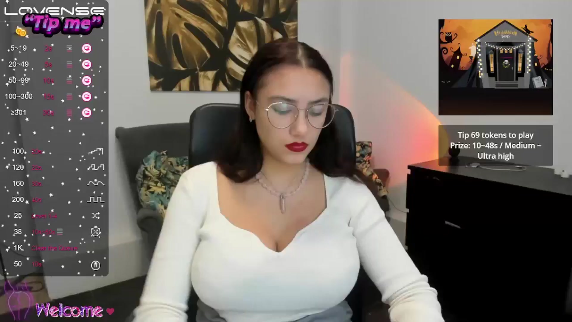 Gallery image thumbnail from SunfLowerr's myfreecams stream on, 10/28/2024, 21:05 image 14 of 20