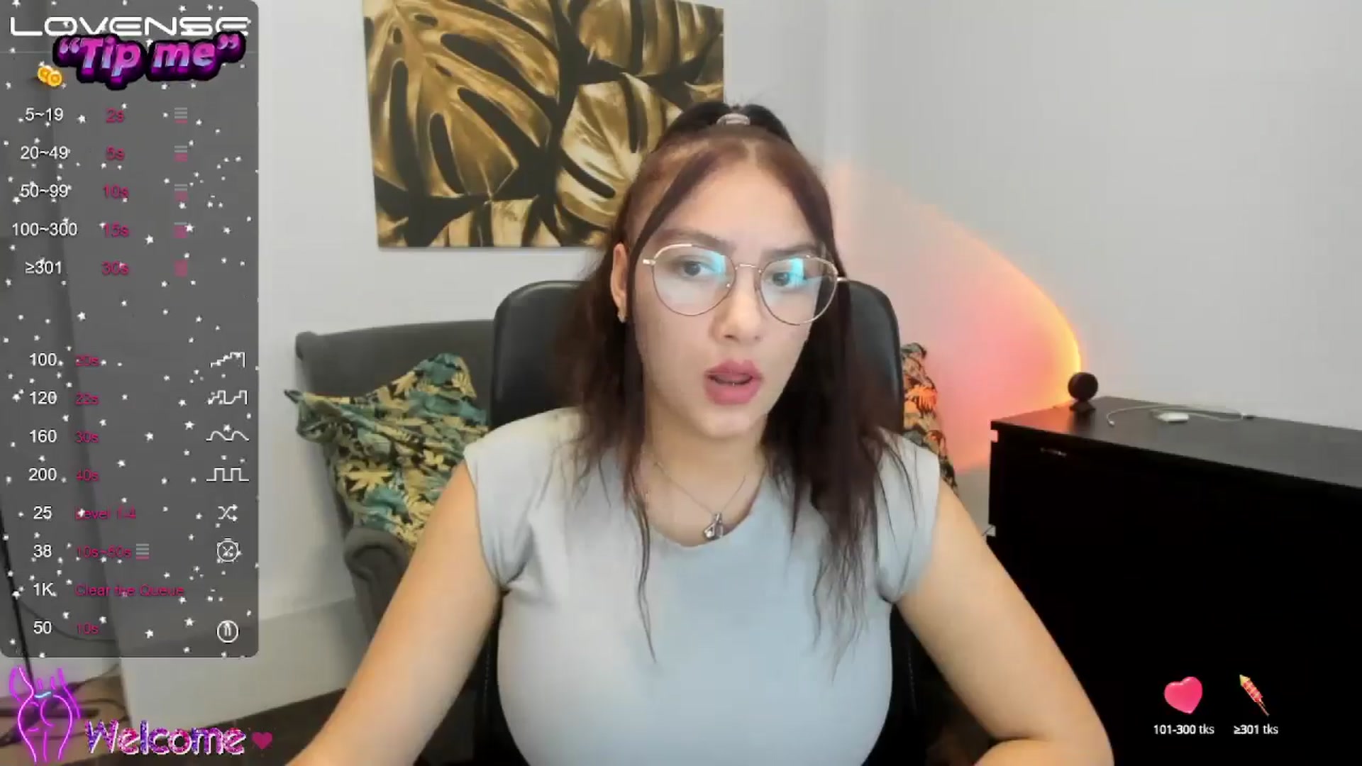 Gallery image thumbnail from SunfLowerr's myfreecams stream on, 10/29/2024, 14:34 image 12 of 20