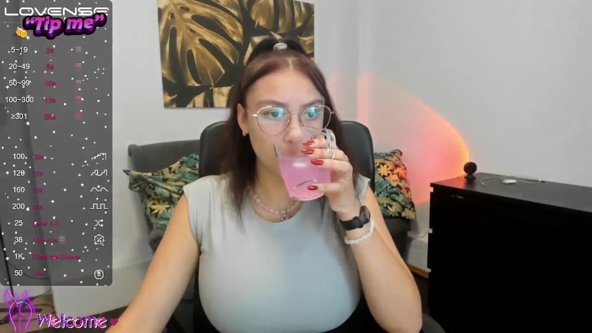 Gallery image thumbnail from SunfLowerr's myfreecams stream on, 10/29/2024, 14:34 image 8 of 20