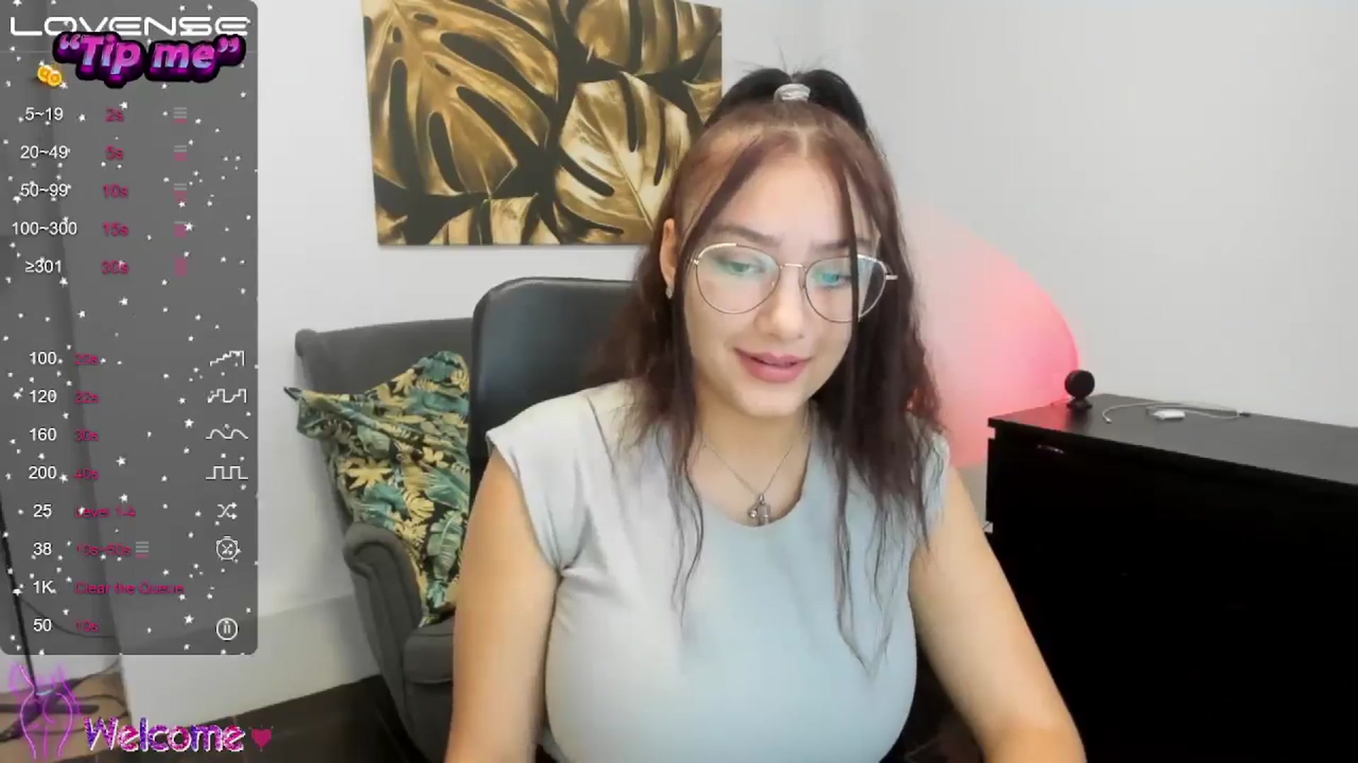 Gallery image thumbnail from SunfLowerr's myfreecams stream on, 10/29/2024, 14:34 image 14 of 20