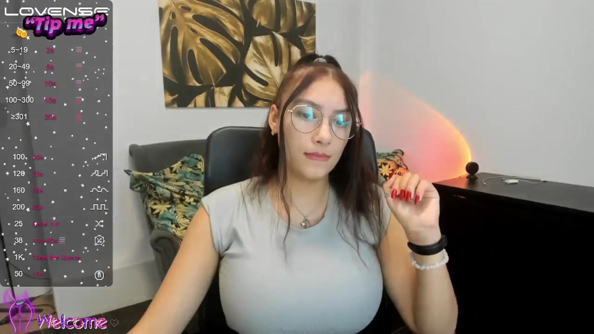 Gallery image thumbnail from SunfLowerr's myfreecams stream on, 10/29/2024, 14:34 image 16 of 20
