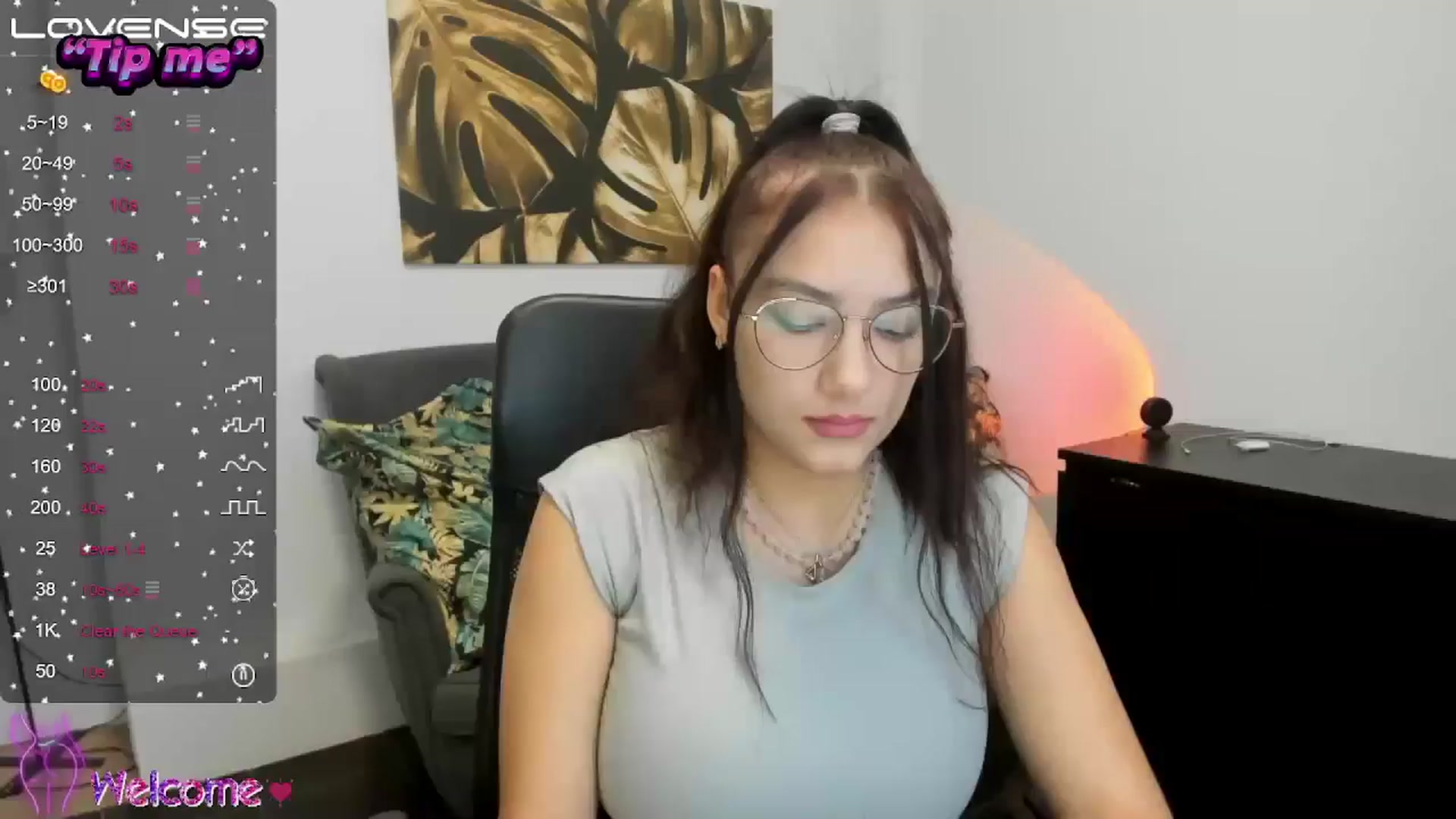 Gallery image thumbnail from SunfLowerr's myfreecams stream on, 10/29/2024, 14:34 image 5 of 20