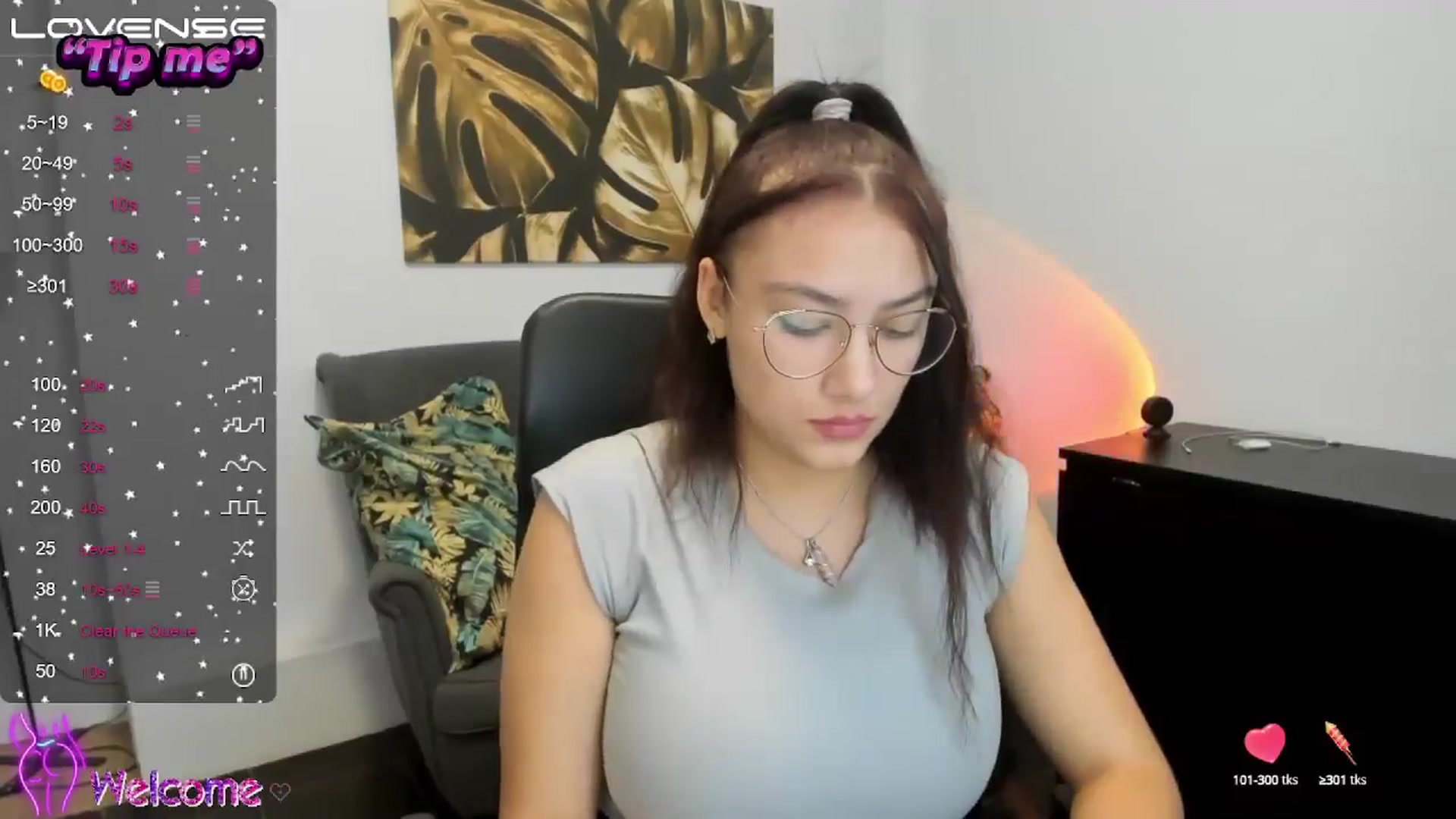 Gallery image thumbnail from SunfLowerr's myfreecams stream on, 10/29/2024, 14:34 image 19 of 20