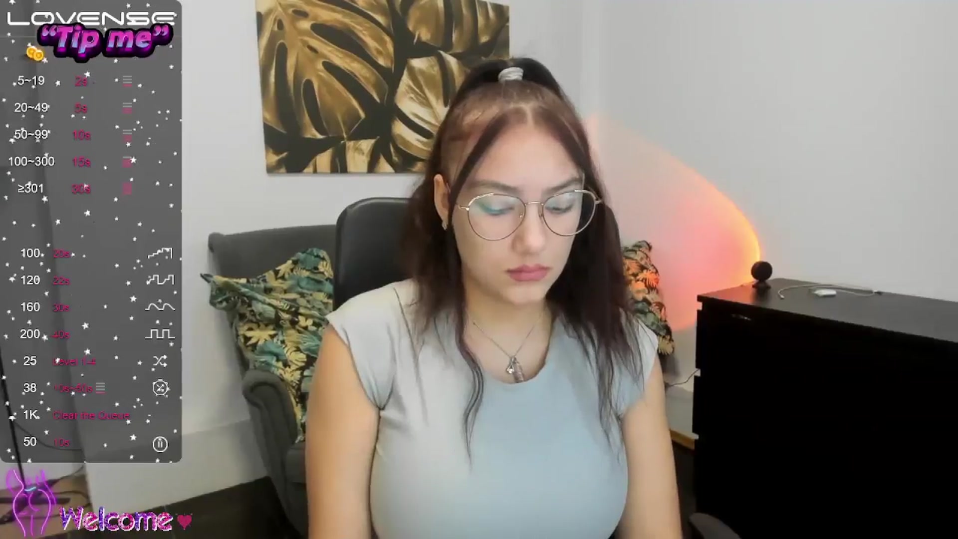 Gallery image thumbnail from SunfLowerr's myfreecams stream on, 10/29/2024, 14:34 image 10 of 20