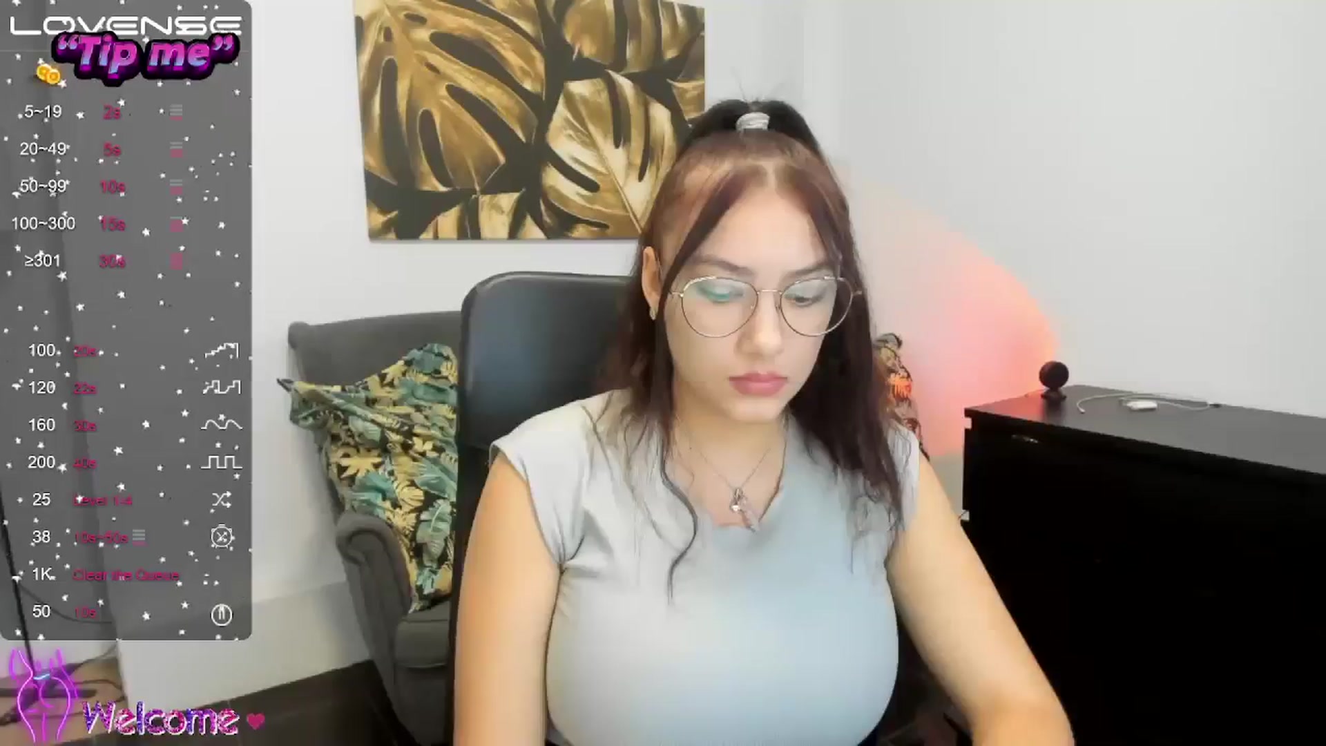 Gallery image thumbnail from SunfLowerr's myfreecams stream on, 10/29/2024, 14:34 image 17 of 20