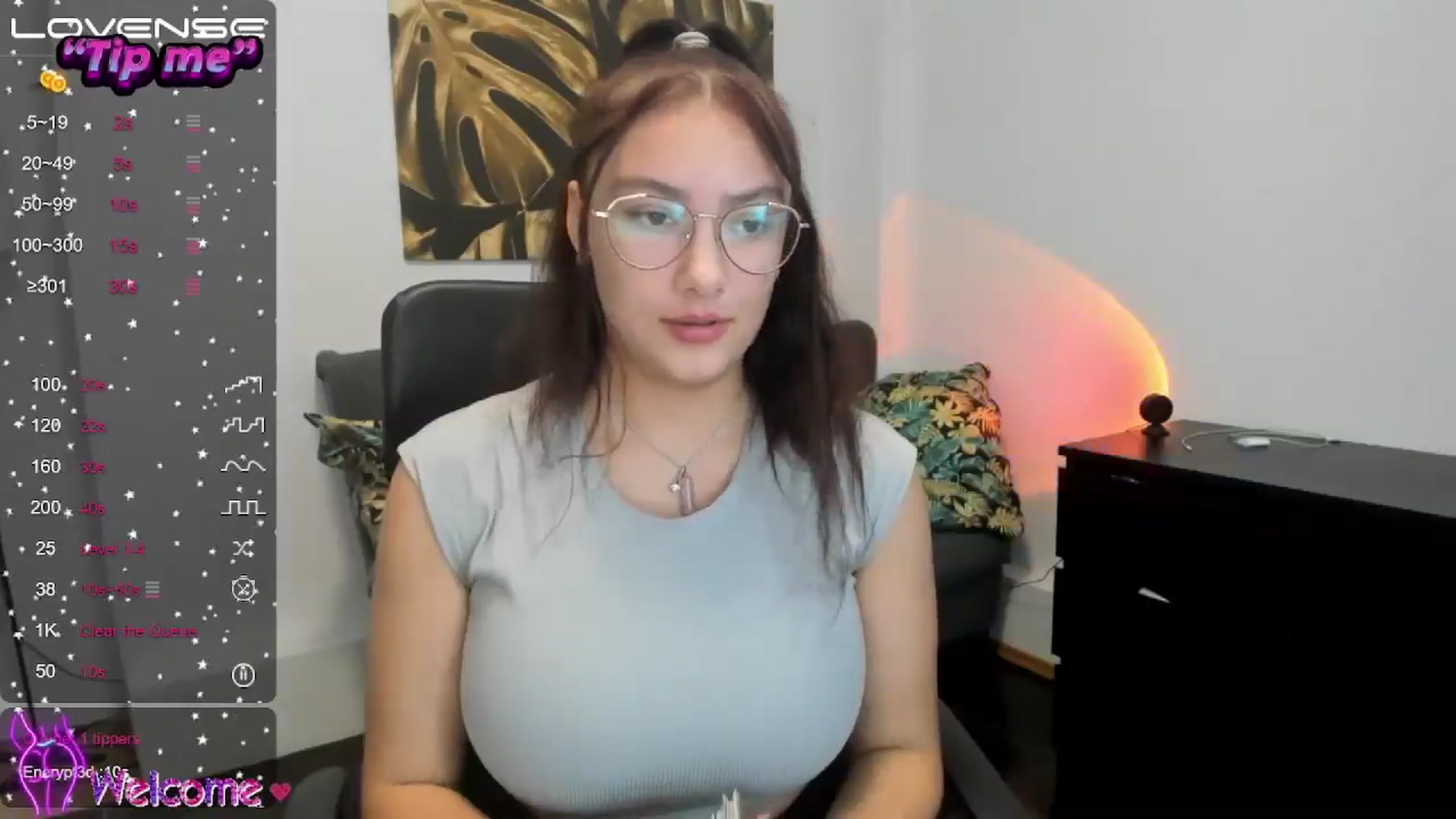 Gallery image thumbnail from SunfLowerr's myfreecams stream on, 10/29/2024, 16:48 image 4 of 20