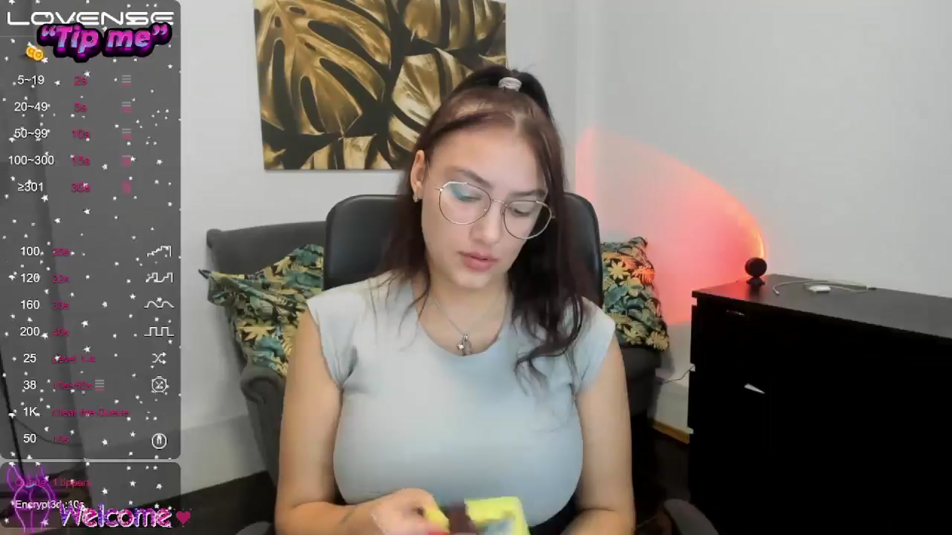 Gallery image thumbnail from SunfLowerr's myfreecams stream on, 10/29/2024, 16:48 image 8 of 20