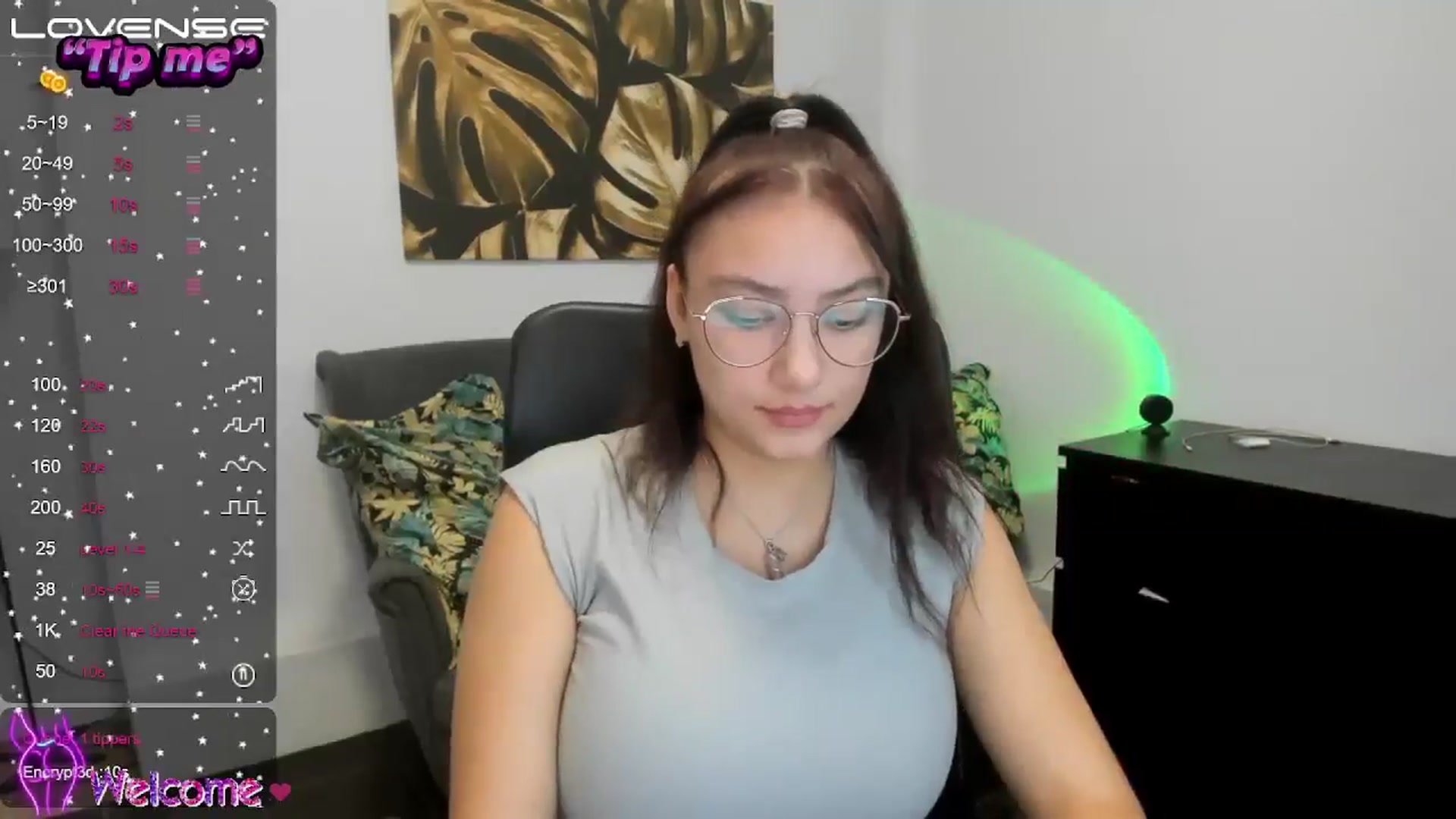 Gallery image thumbnail from SunfLowerr's myfreecams stream on, 10/29/2024, 16:48 image 7 of 20