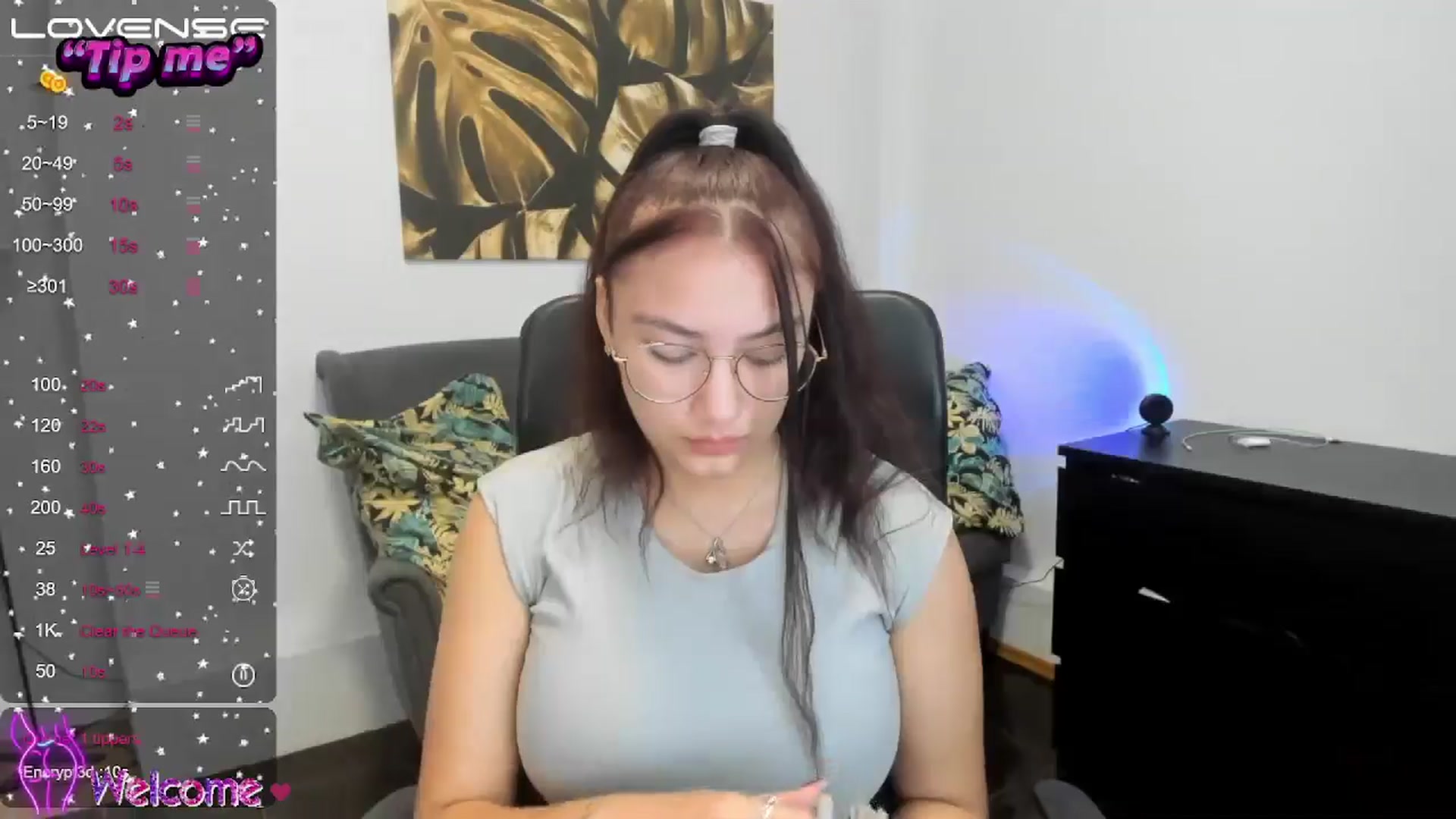 Gallery image thumbnail from SunfLowerr's myfreecams stream on, 10/29/2024, 16:48 image 10 of 20