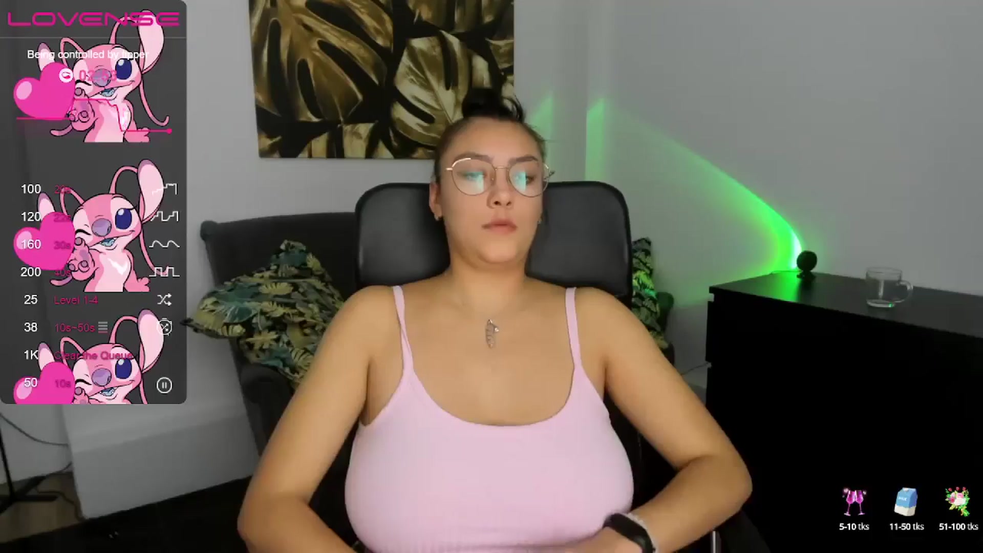Gallery image thumbnail from SunfLowerr's myfreecams stream on, 11/07/2024, 20:20 image 19 of 20