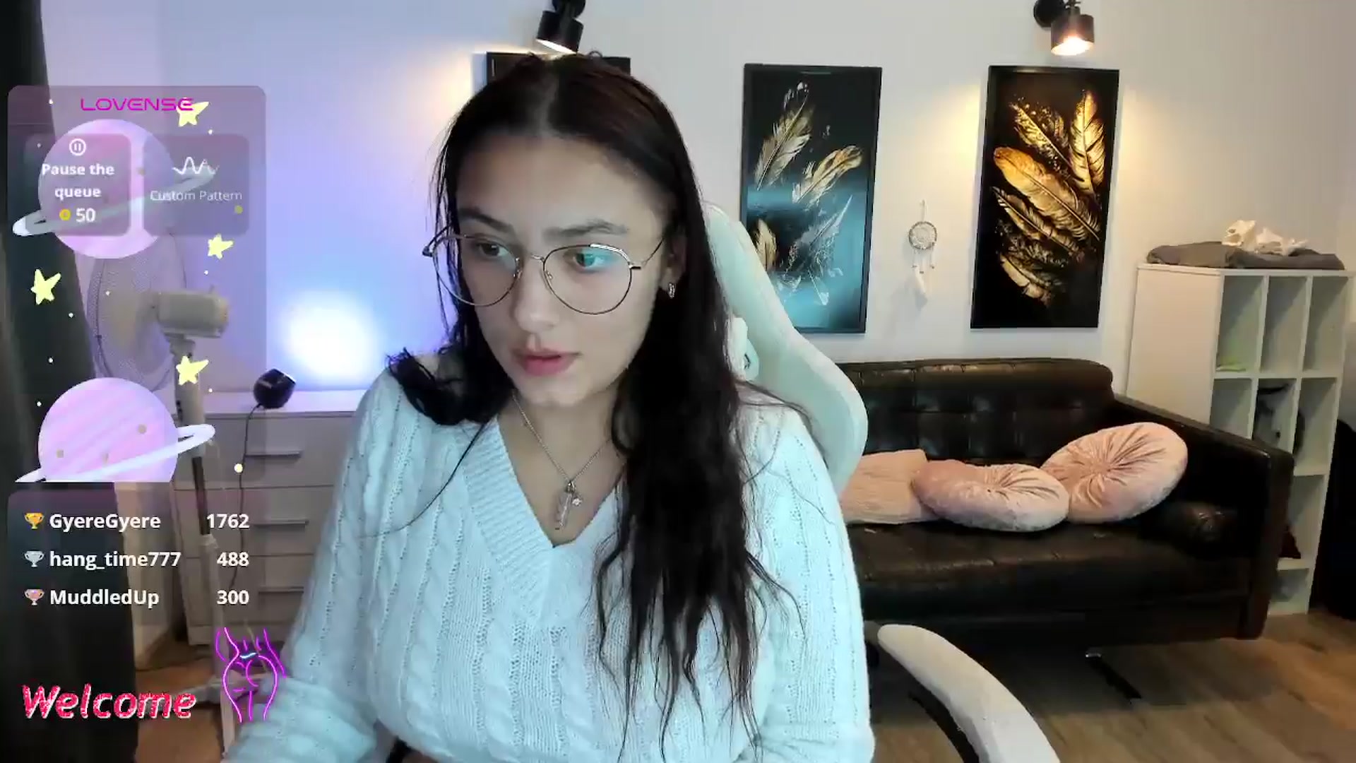 Gallery image thumbnail from SunfLowerr's myfreecams stream on, 11/10/2024, 19:29 image 17 of 20