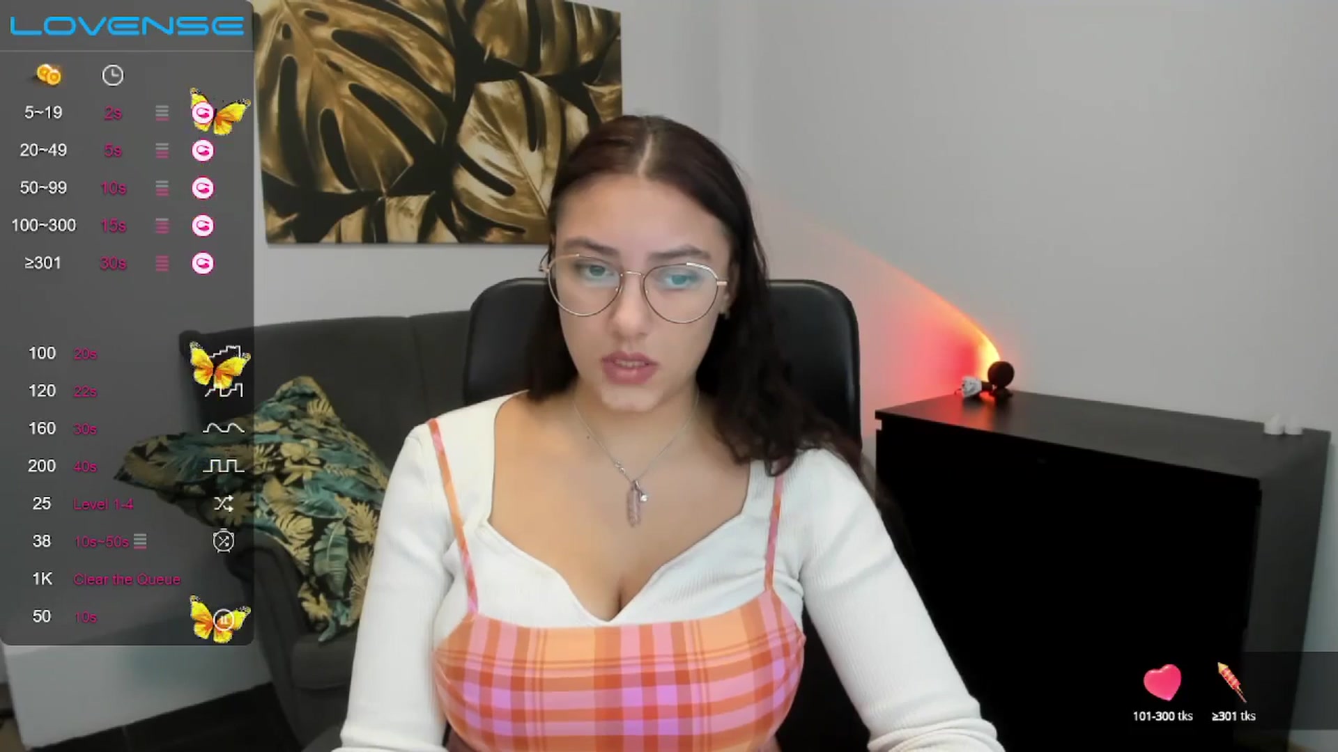 Gallery image thumbnail from SunfLowerr's myfreecams stream on, 11/15/2024, 15:09 image 15 of 20
