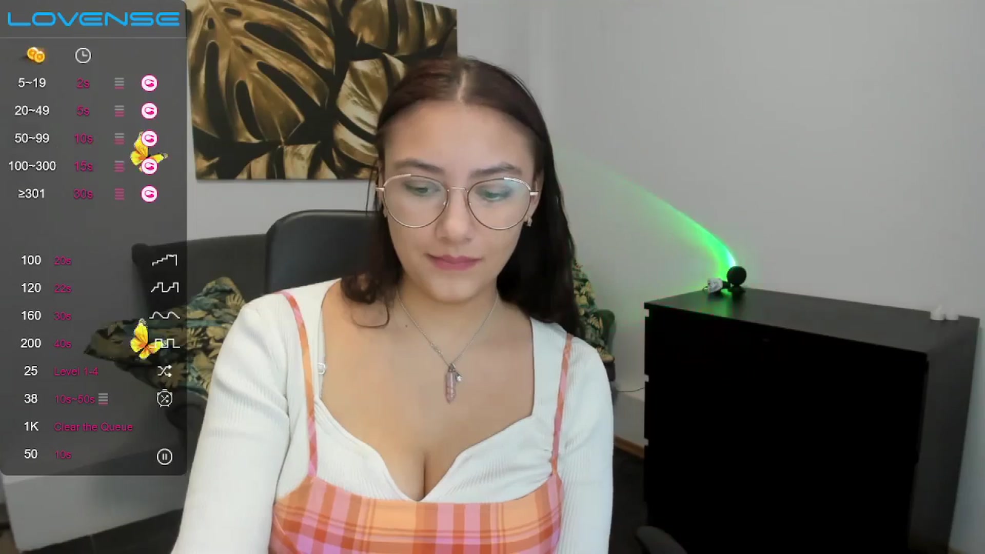 Gallery image thumbnail from SunfLowerr's myfreecams stream on, 11/15/2024, 15:09 image 8 of 20