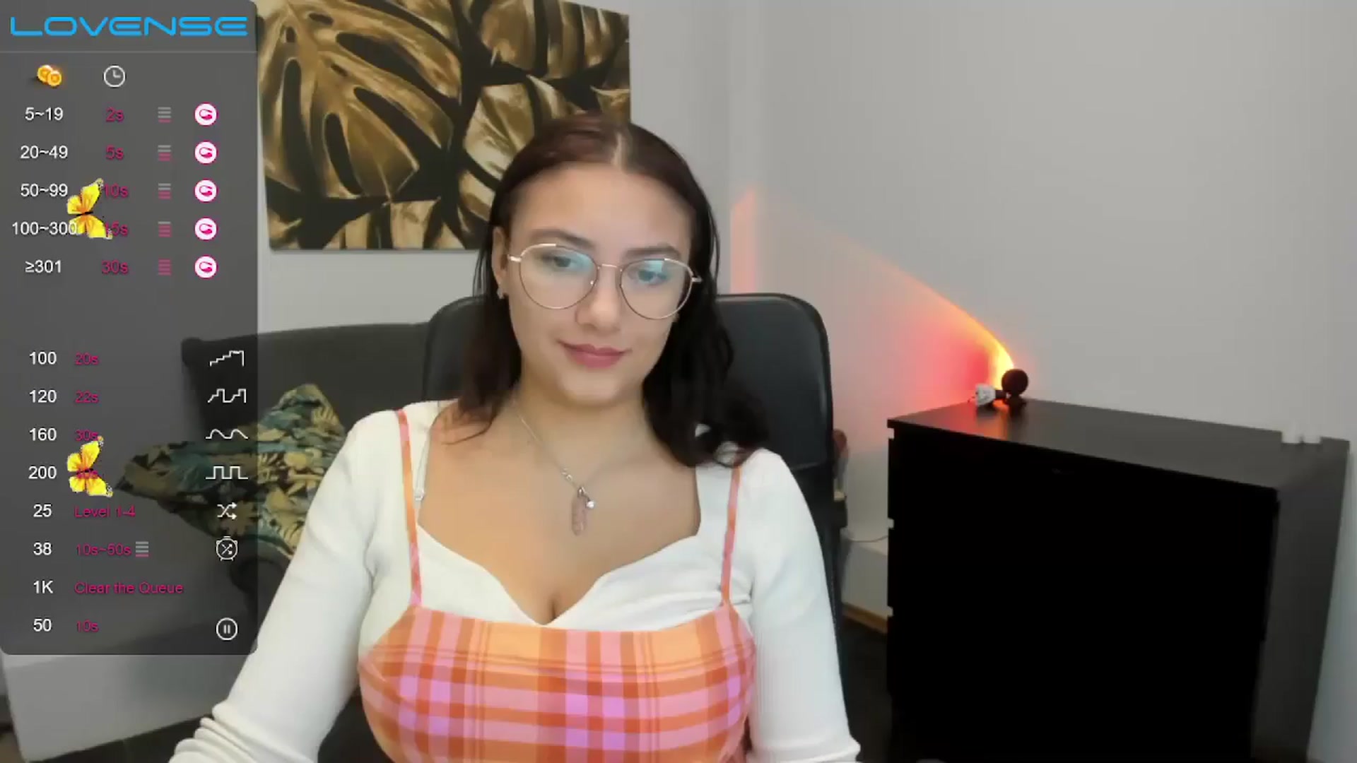 Gallery image thumbnail from SunfLowerr's myfreecams stream on, 11/15/2024, 15:09 image 4 of 20