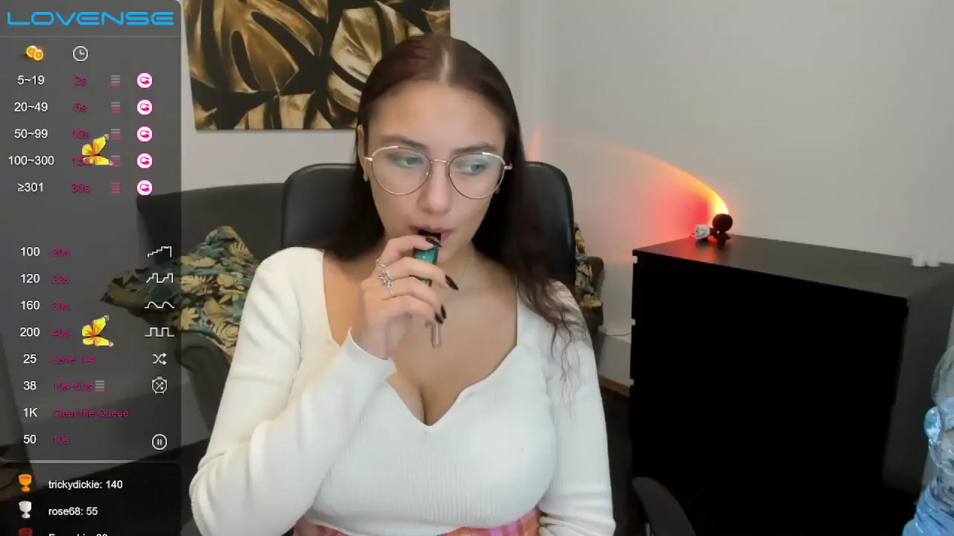 Gallery image thumbnail from SunfLowerr's myfreecams stream on, 11/15/2024, 17:27 image 12 of 20