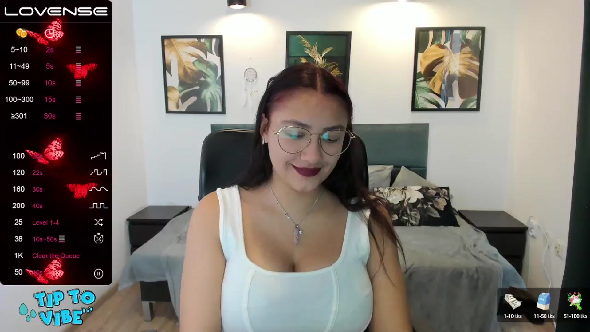 Gallery image thumbnail from SunfLowerr's myfreecams stream on, 11/18/2024, 12:35 image 10 of 20