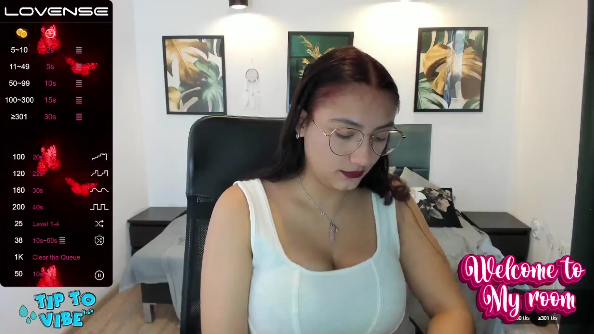 Gallery image thumbnail from SunfLowerr's myfreecams stream on, 11/18/2024, 12:35 image 7 of 20