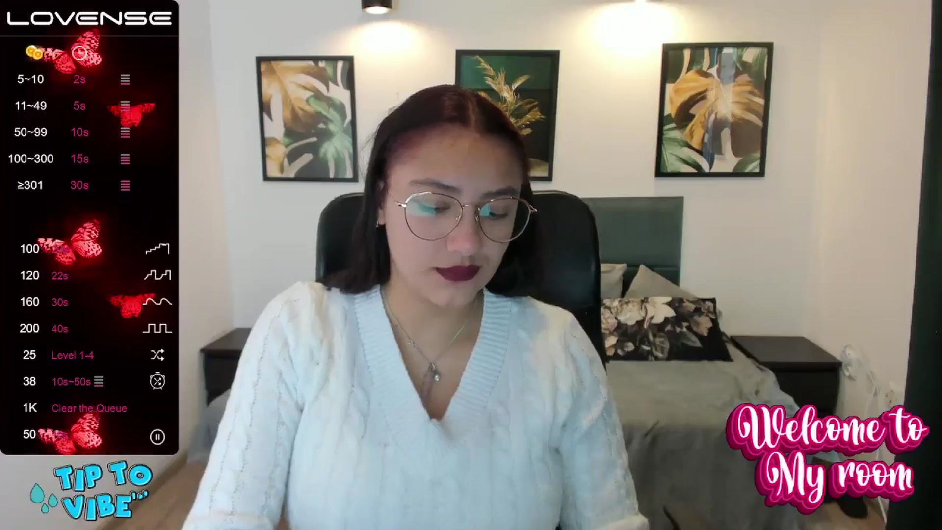 Gallery image thumbnail from SunfLowerr's myfreecams stream on, 11/18/2024, 12:35 image 17 of 20