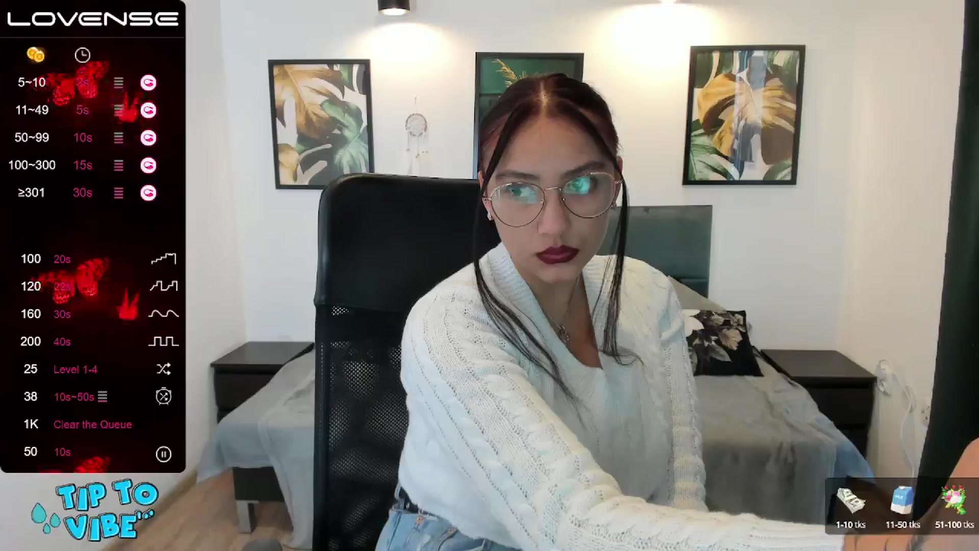 Gallery image thumbnail from SunfLowerr's myfreecams stream on, 11/18/2024, 15:02 image 12 of 20
