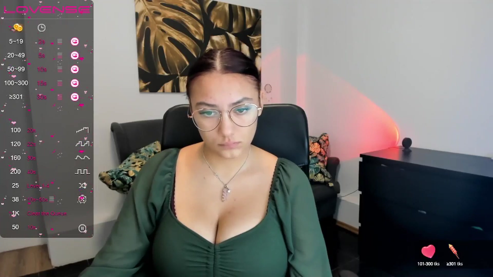 Gallery image thumbnail from SunfLowerr's myfreecams stream on, 12/01/2024, 13:50 image 6 of 20