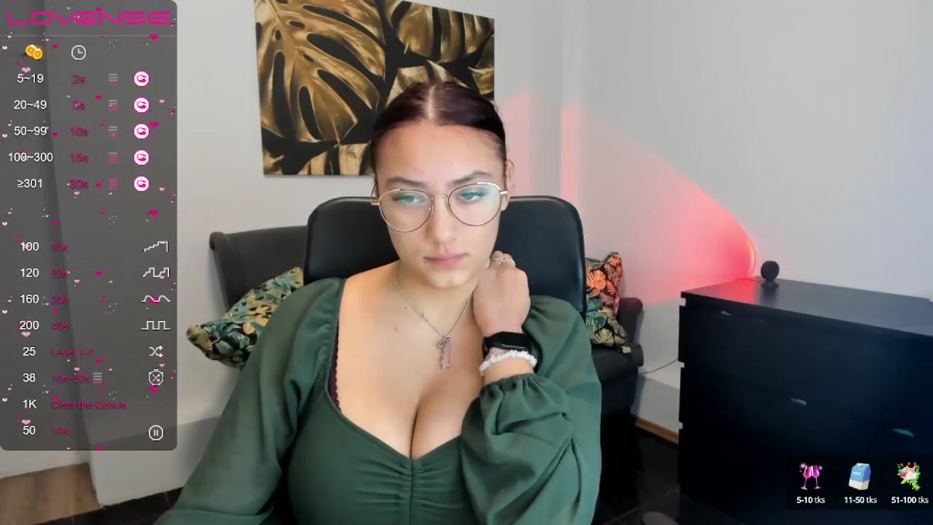 Gallery image thumbnail from SunfLowerr's myfreecams stream on, 12/01/2024, 13:50 image 7 of 20