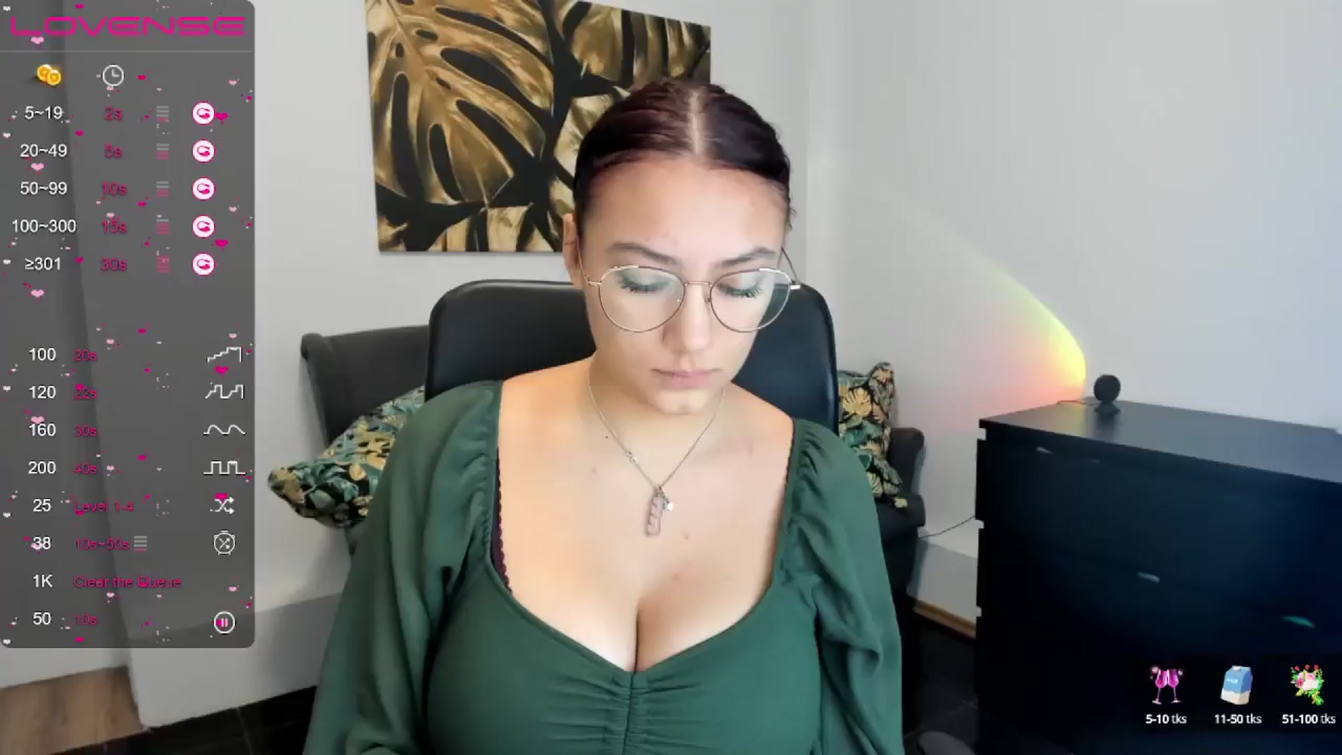 Gallery image thumbnail from SunfLowerr's myfreecams stream on, 12/01/2024, 13:50 image 11 of 20