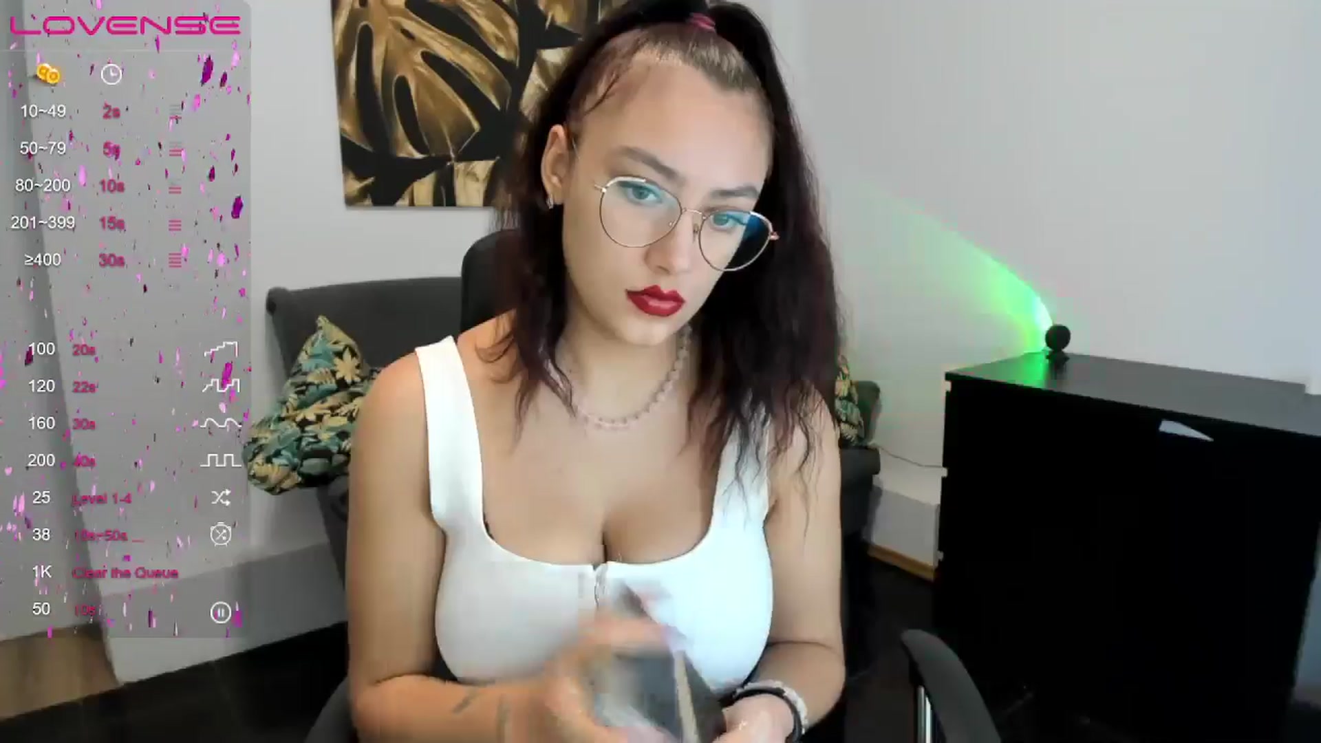 Gallery image thumbnail from SunfLowerr's myfreecams stream on, 12/21/2024, 14:42 image 19 of 20